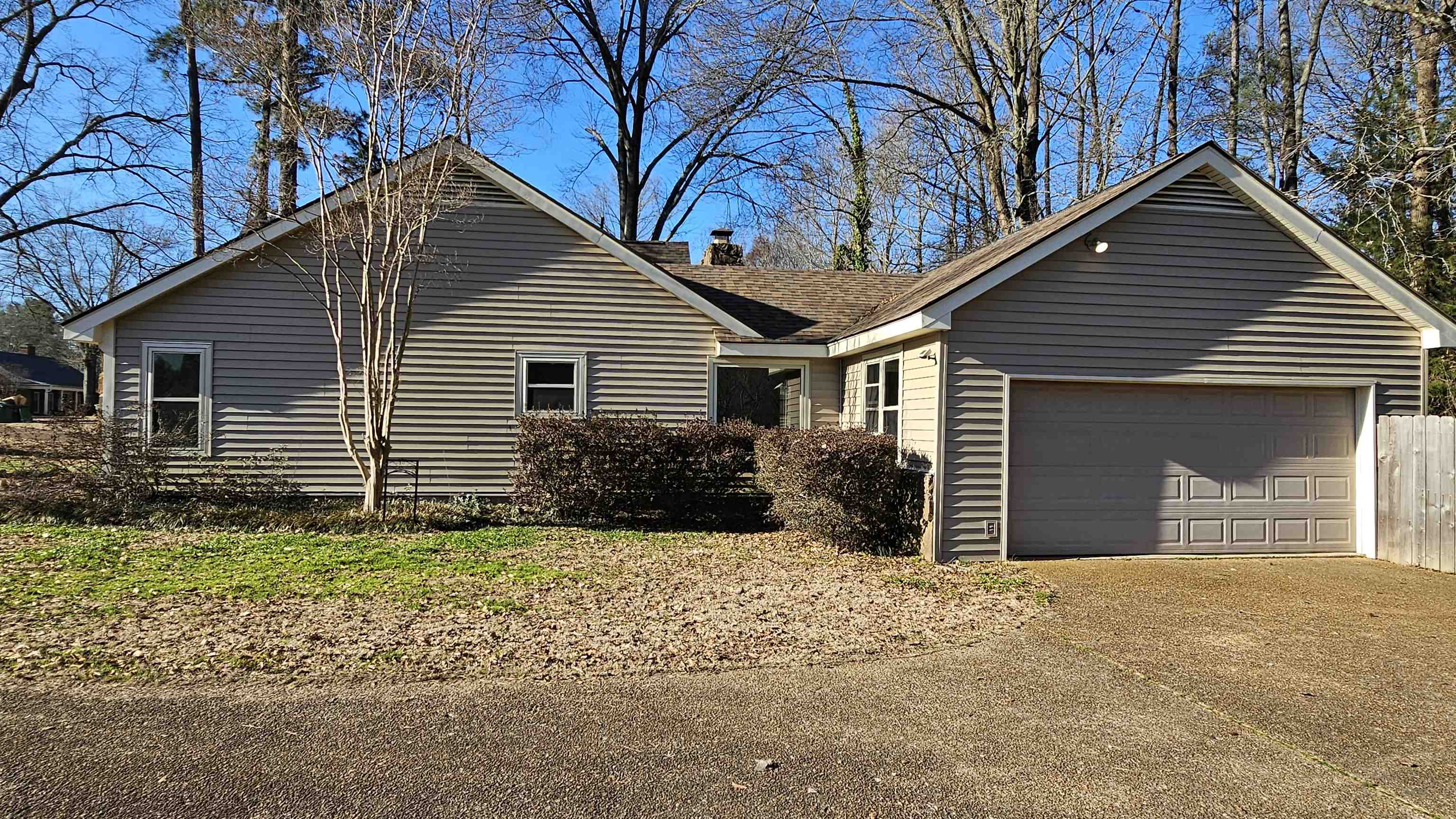 1411 Poplar Ridge Dr Property Photo 3