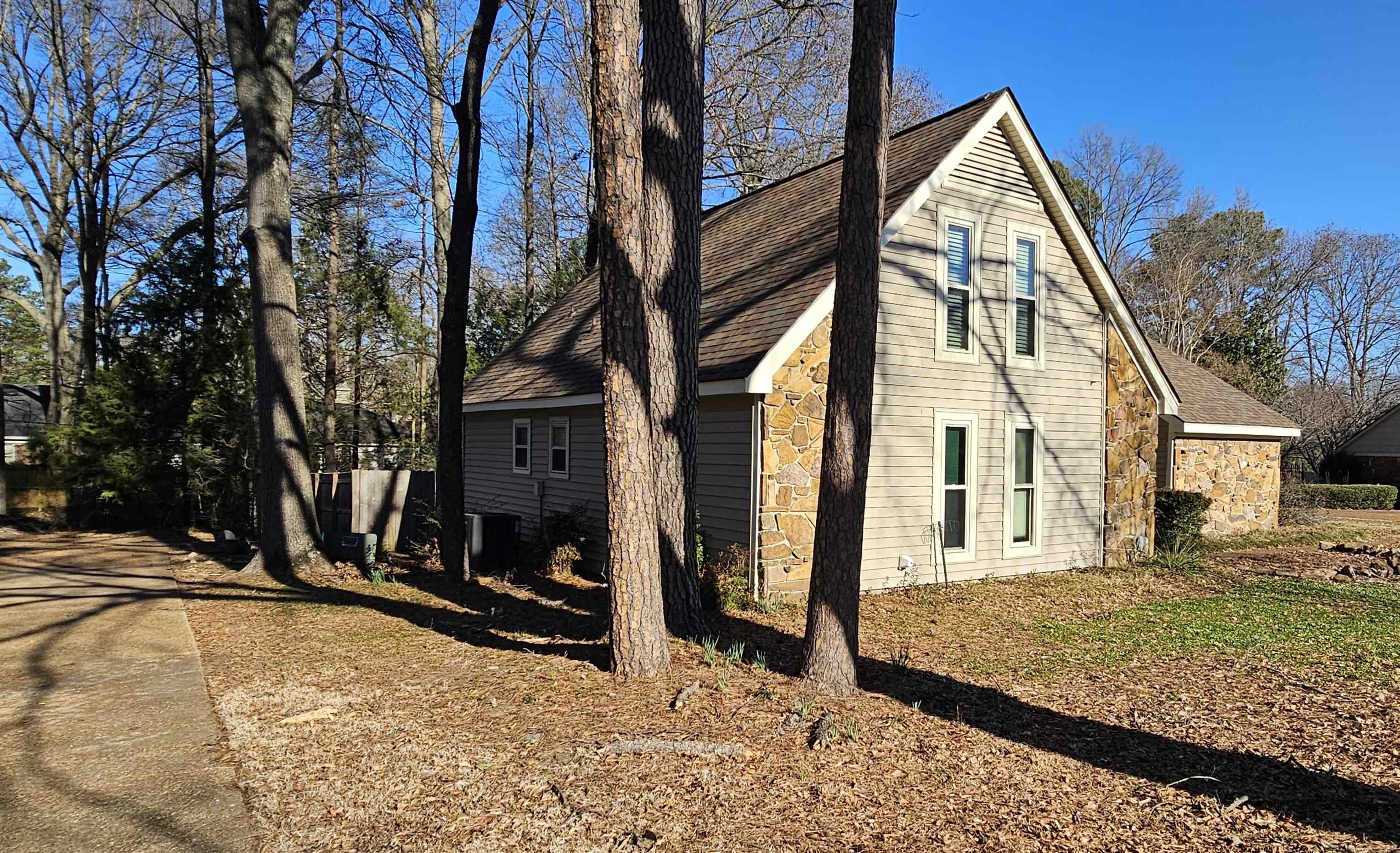 1411 Poplar Ridge Dr Property Photo 5