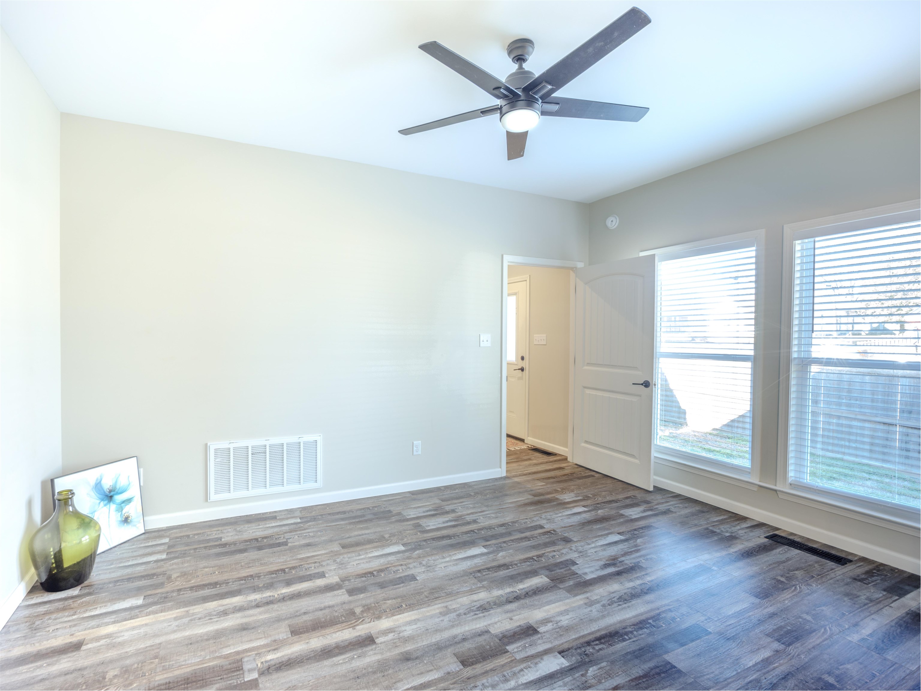 212 Tipton St S Property Photo 8