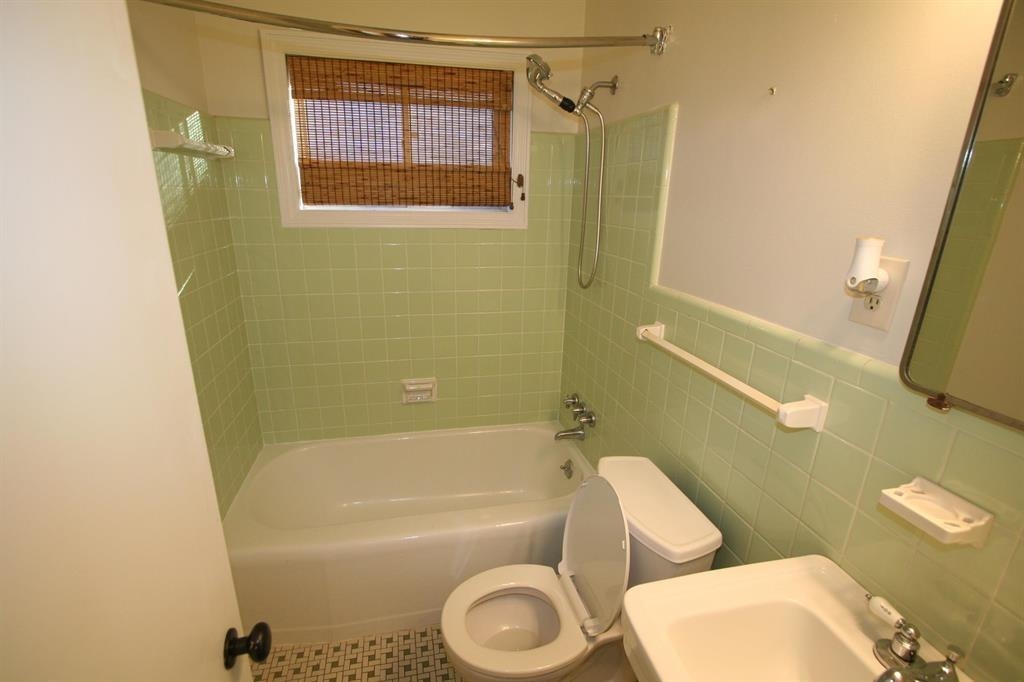 1588 Dorset Dr Property Photo 21