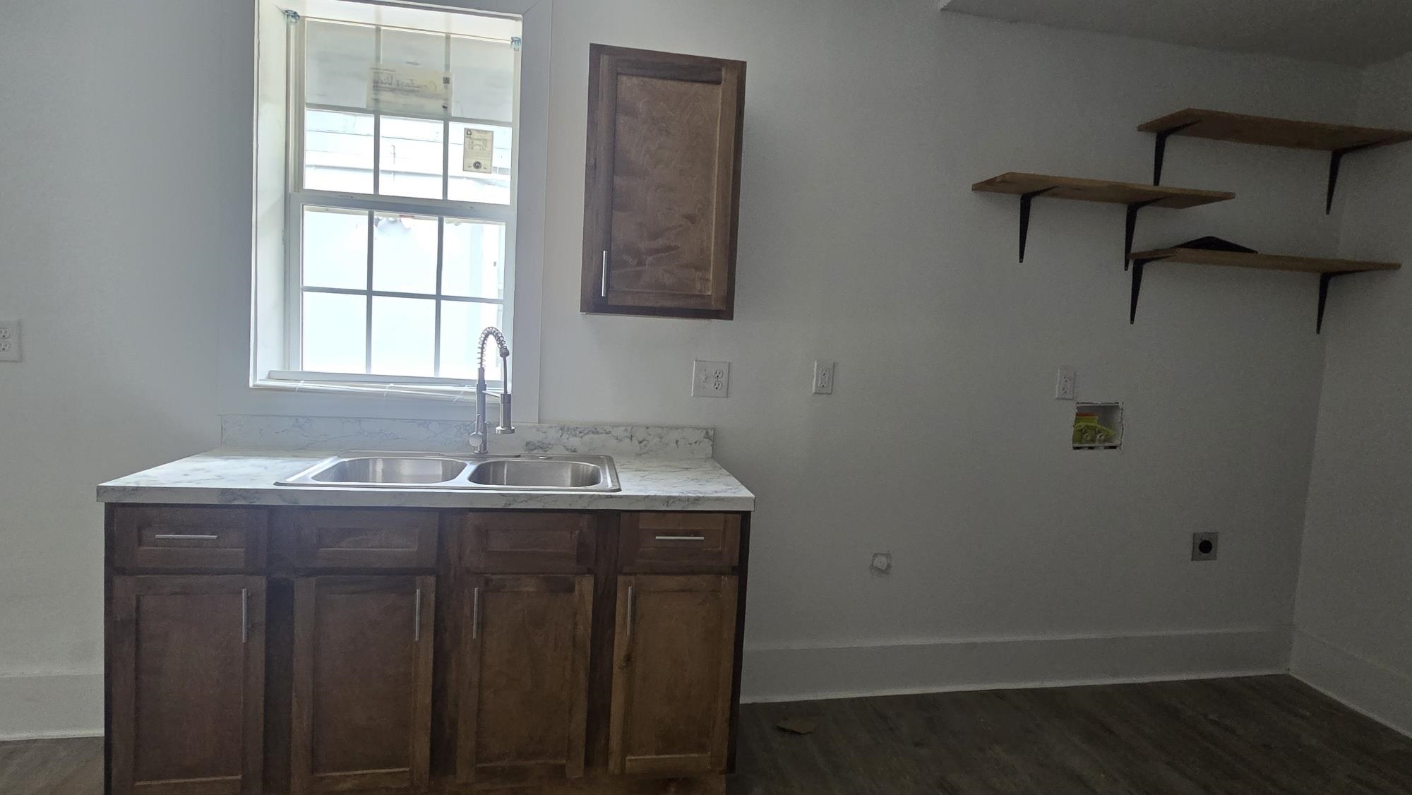 1251 Lamar Ave Property Photo 6