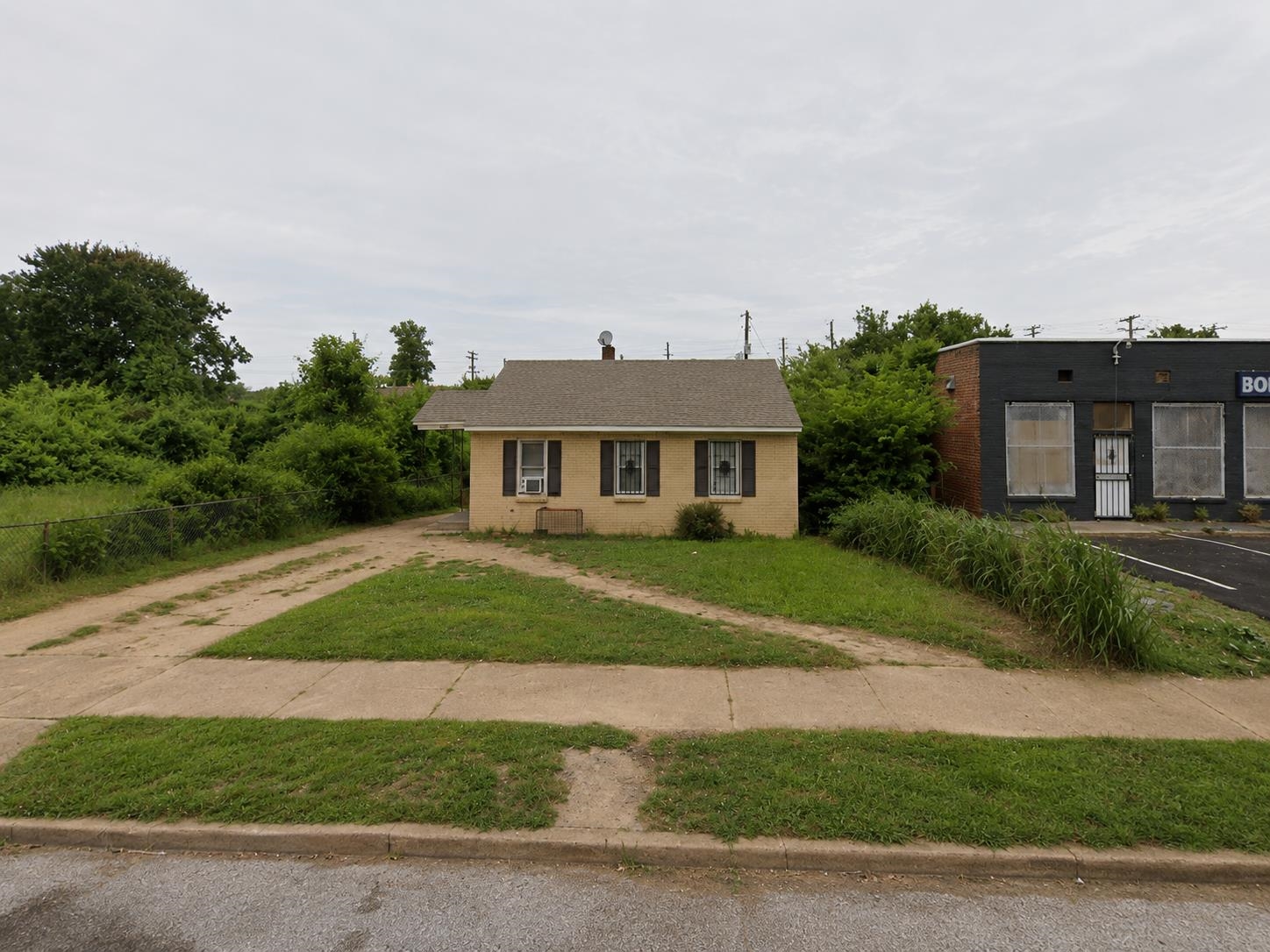 2022 Boyle Ave Property Photo 1