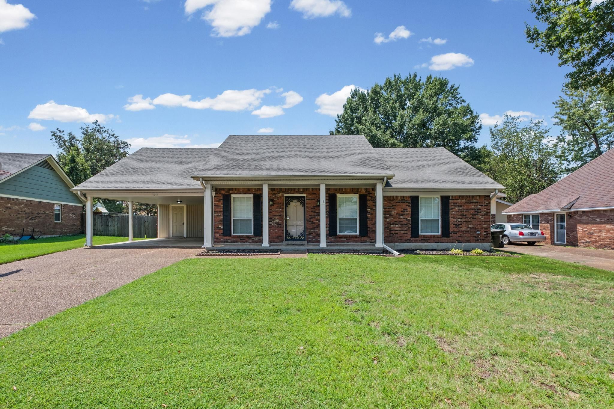 3933 ROBIN HILL DR Property Photo 1