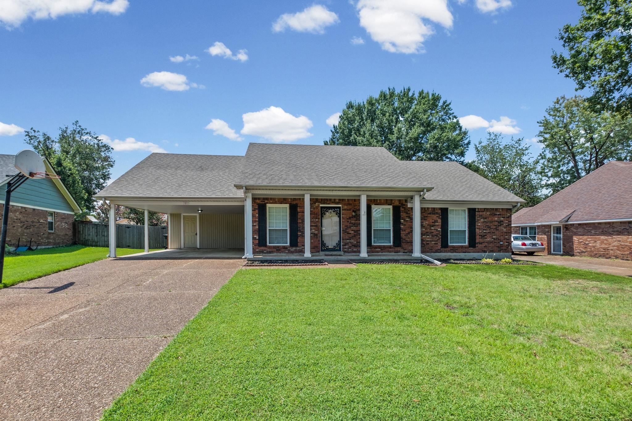 3933 Robin Hill Dr Property Photo 3