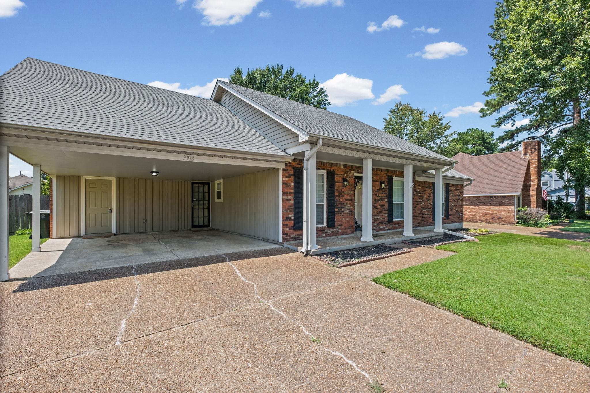 3933 Robin Hill Dr Property Photo 4