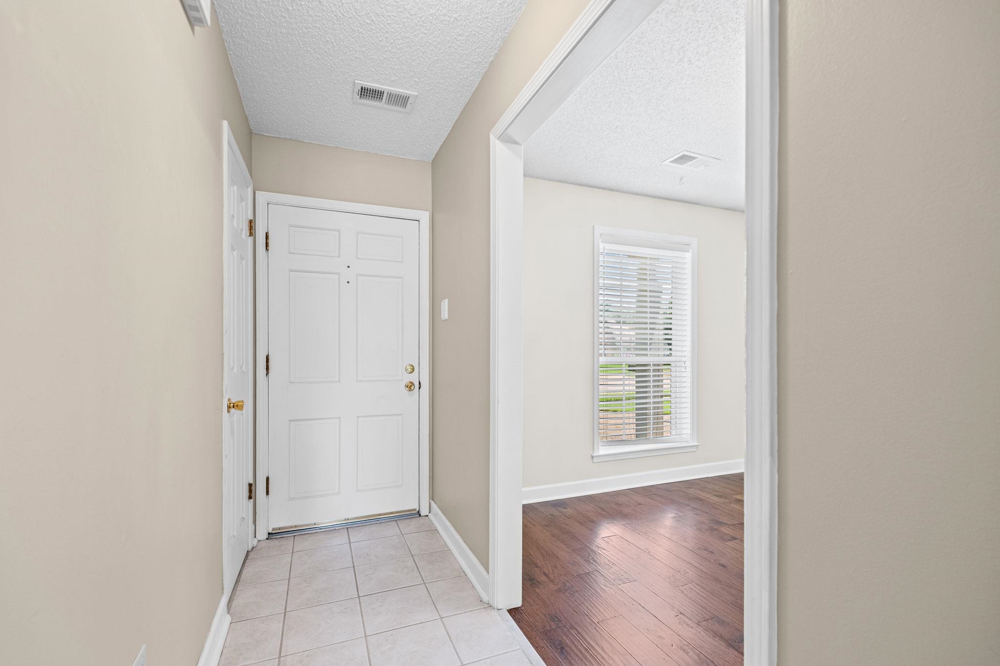 3933 Robin Hill Dr Property Photo 5