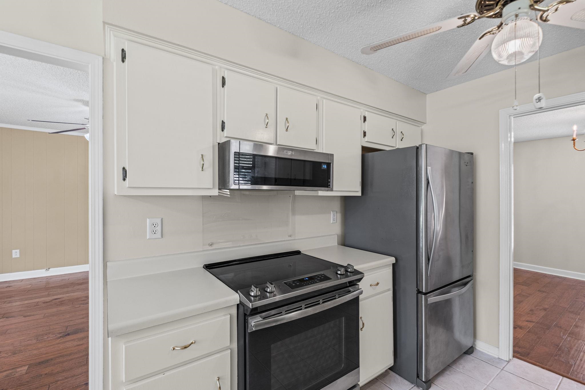 3933 Robin Hill Dr Property Photo 11
