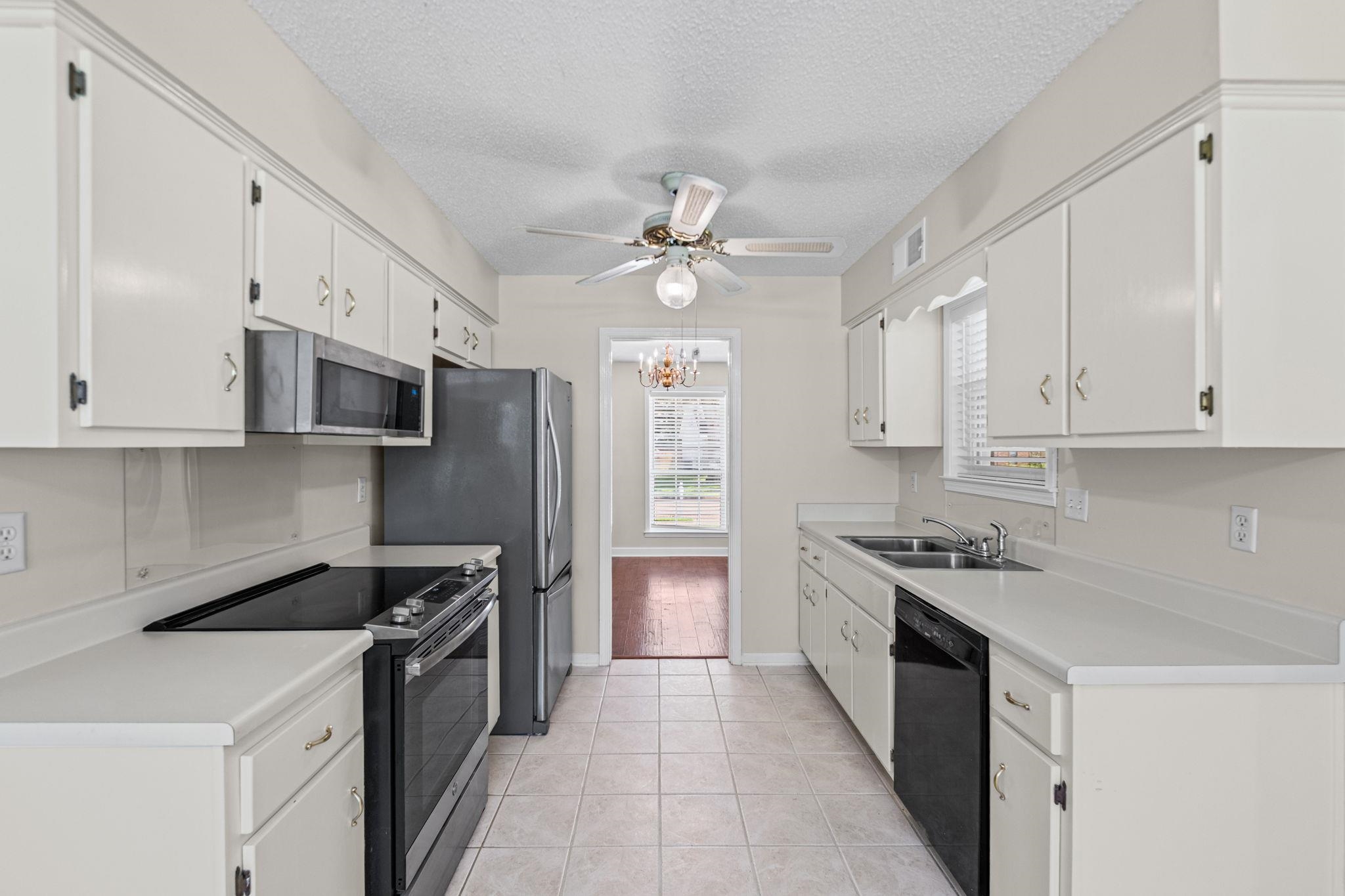 3933 Robin Hill Dr Property Photo 12