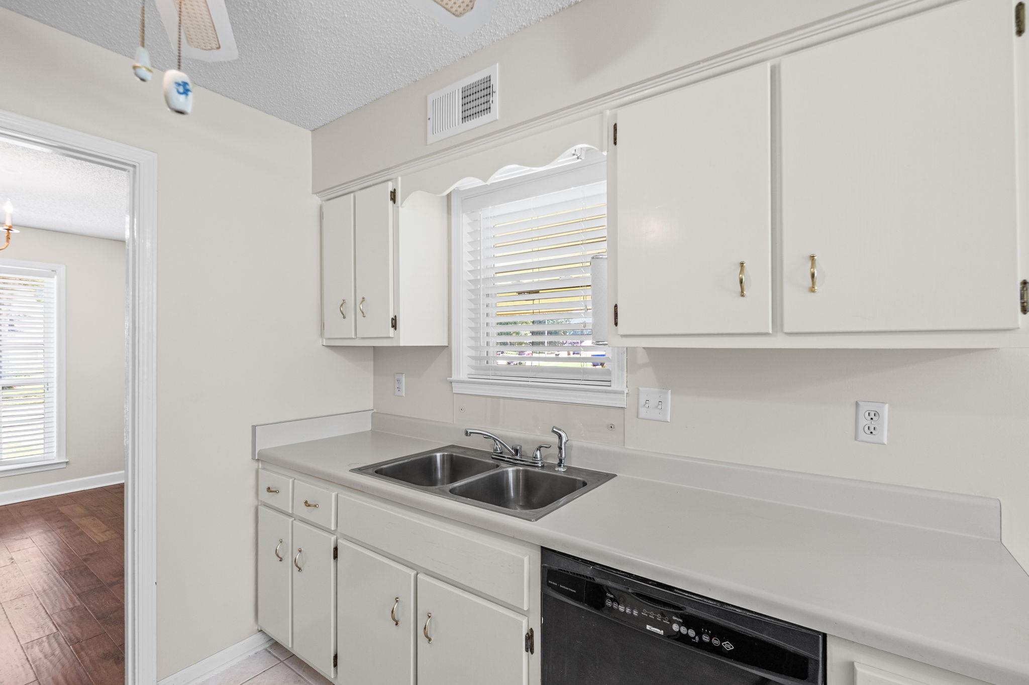 3933 Robin Hill Dr Property Photo 13
