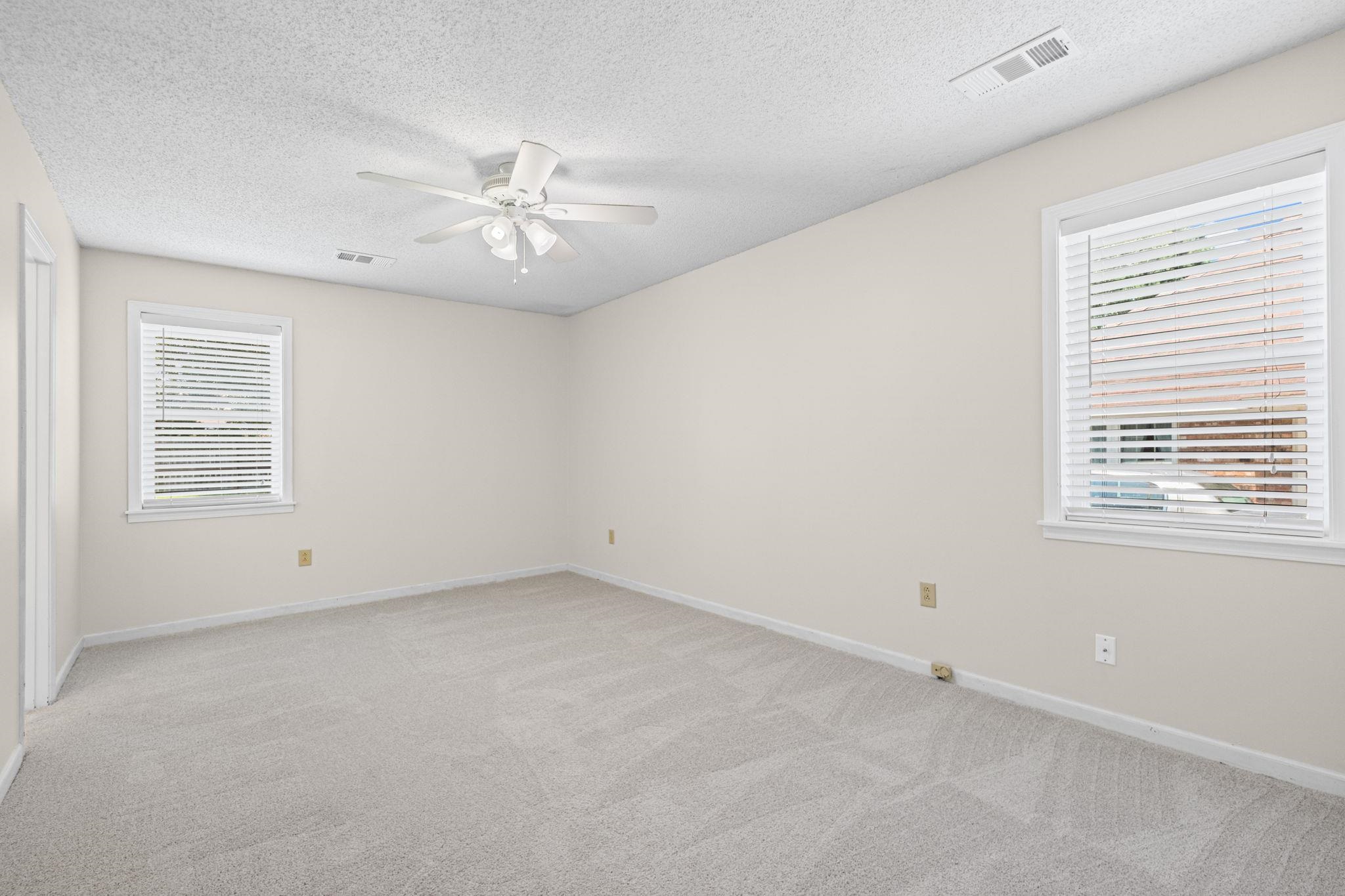 3933 Robin Hill Dr Property Photo 17