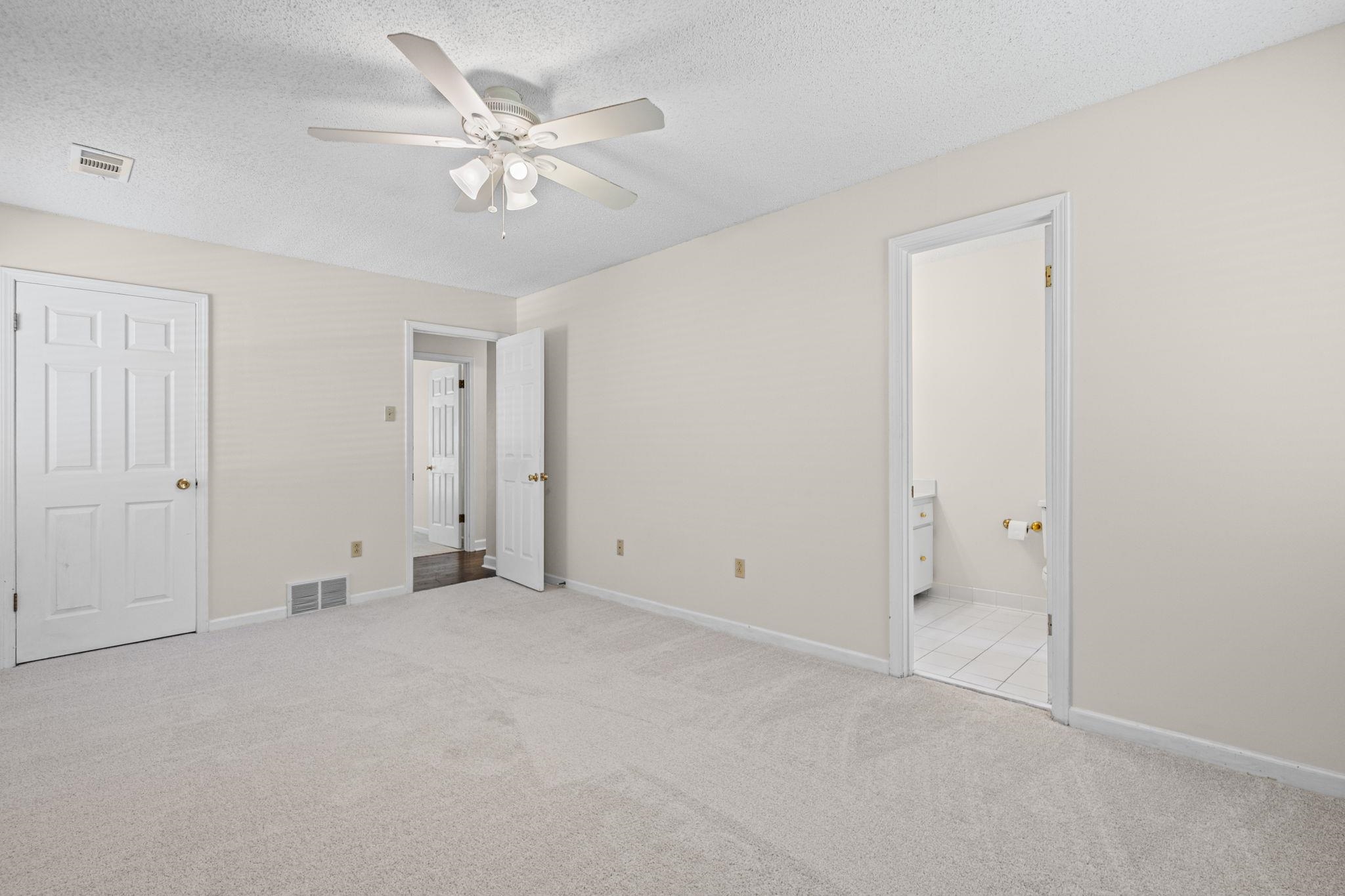 3933 Robin Hill Dr Property Photo 18