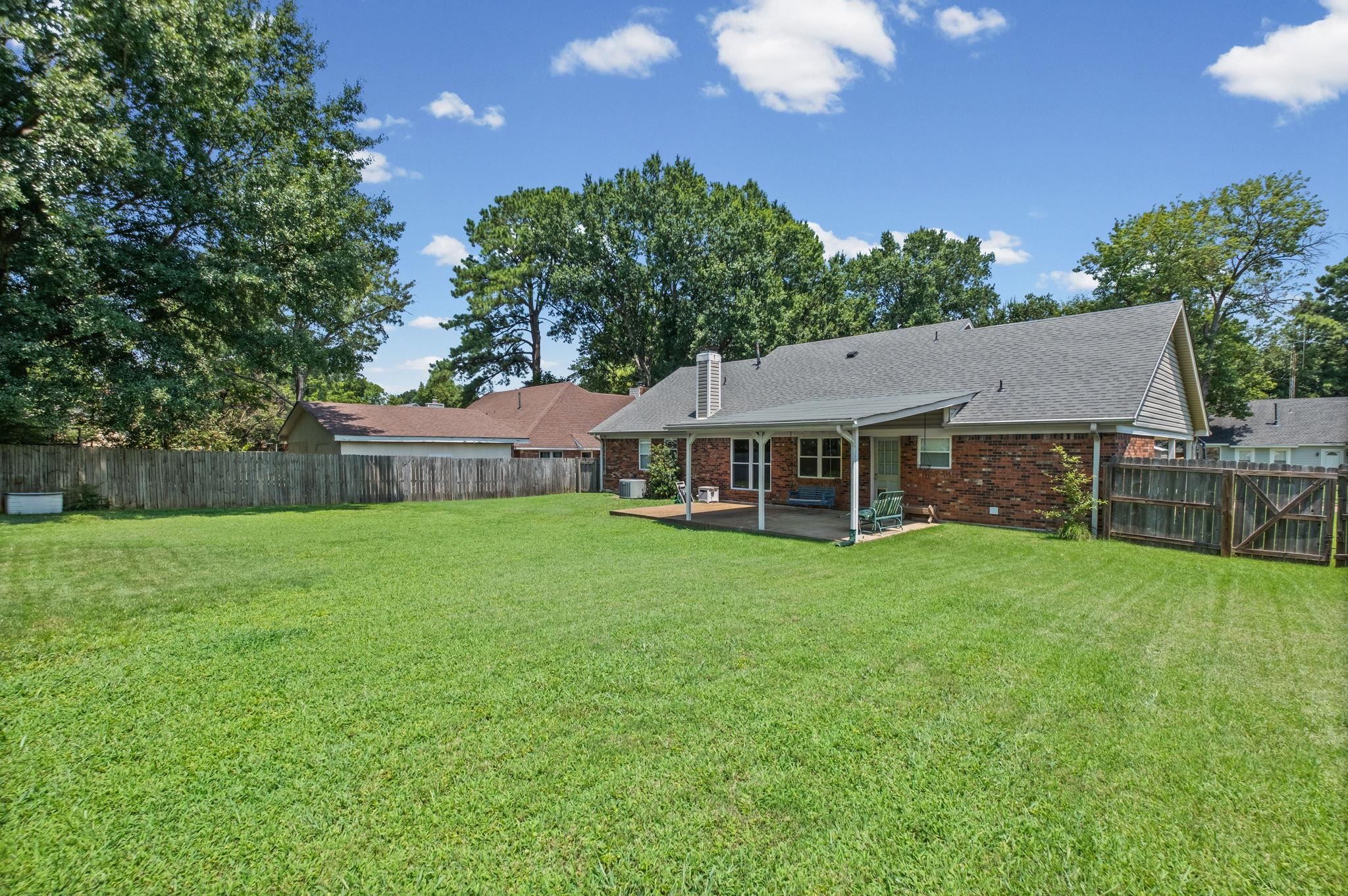 3933 Robin Hill Dr Property Photo 25