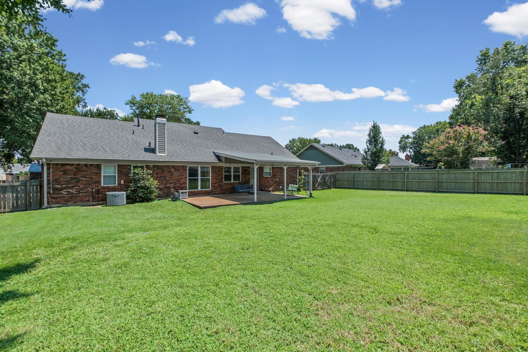 3933 Robin Hill Dr Property Photo 27