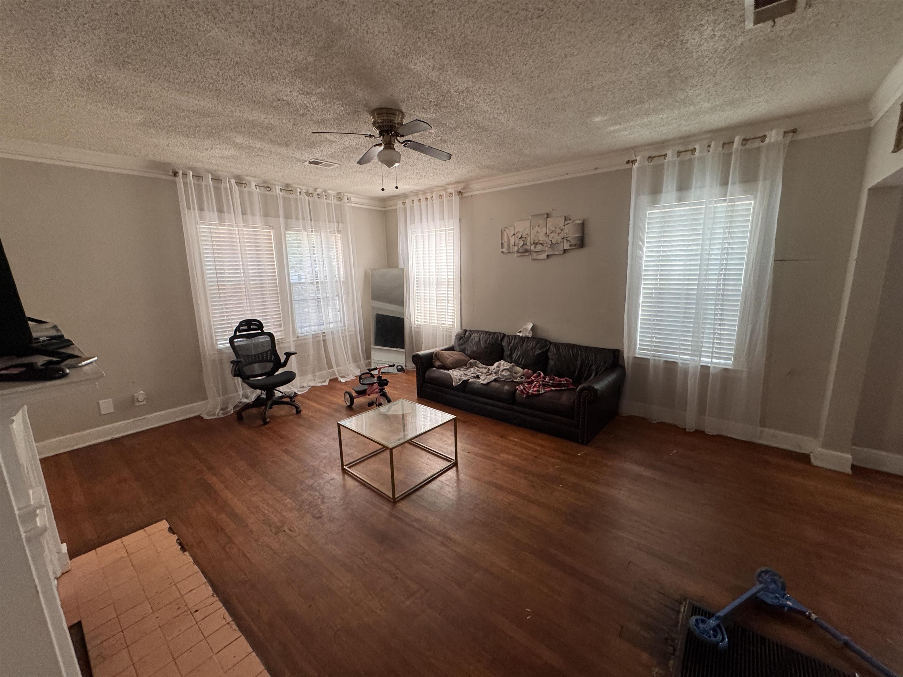 2567 Arlington Ave Property Photo 2