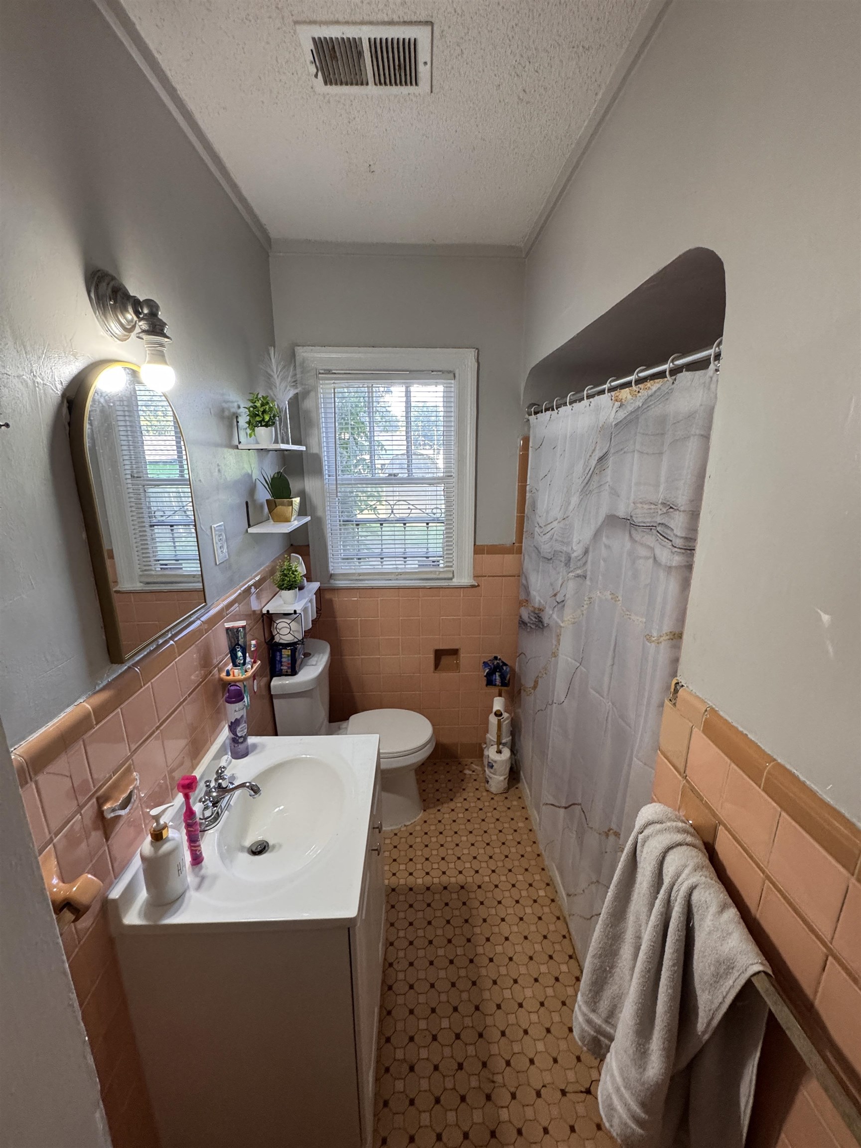 2567 Arlington Ave Property Photo 4