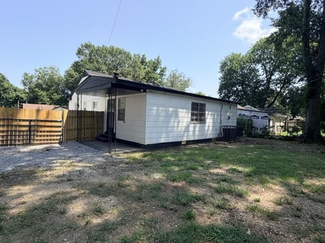 1723 Russwood Rd Property Photo 2