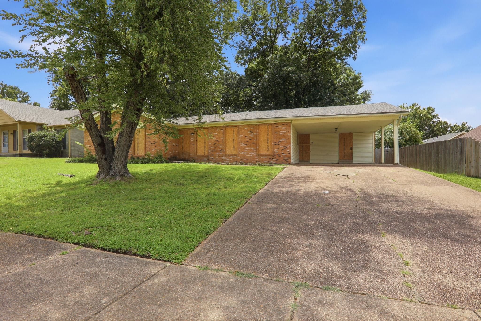 5697 Tulip Tree Dr Property Photo 2