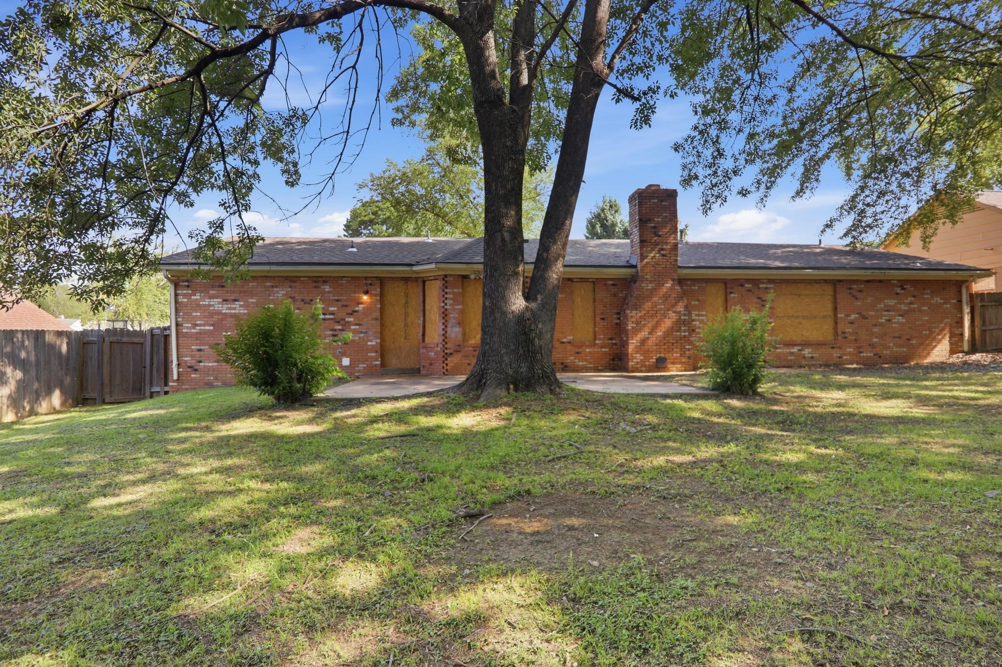 5697 Tulip Tree Dr Property Photo 4
