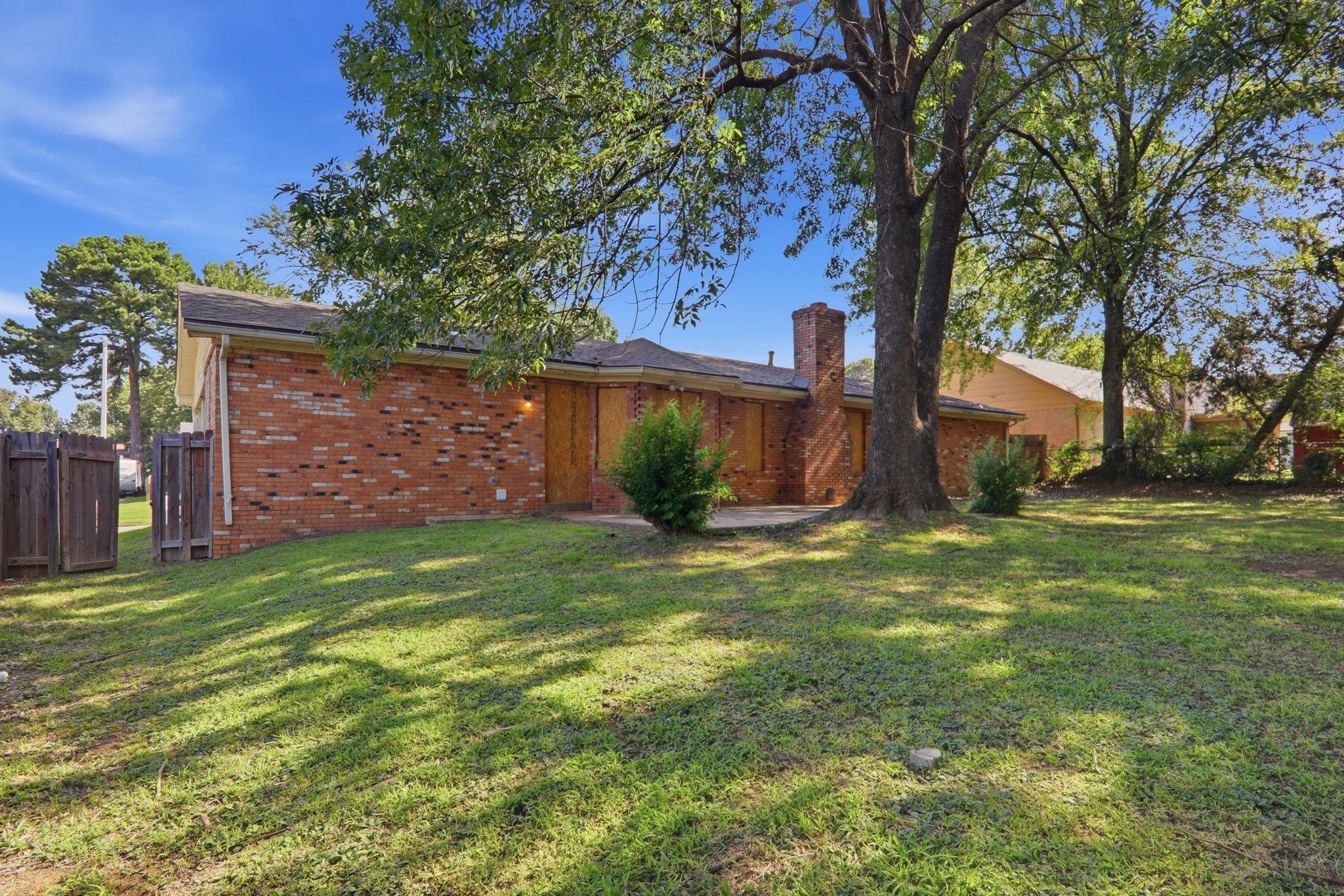 5697 Tulip Tree Dr Property Photo 5