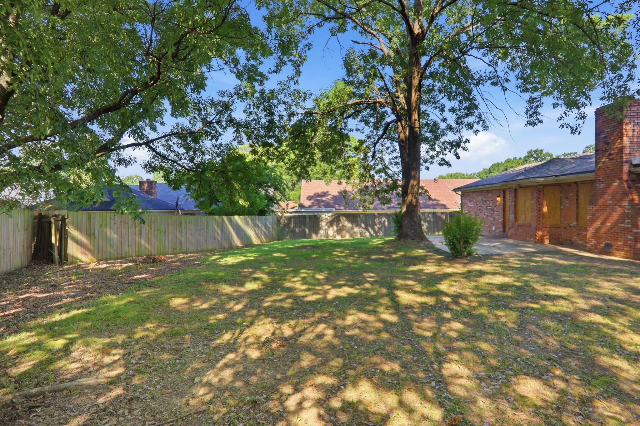 5697 Tulip Tree Dr Property Photo 6