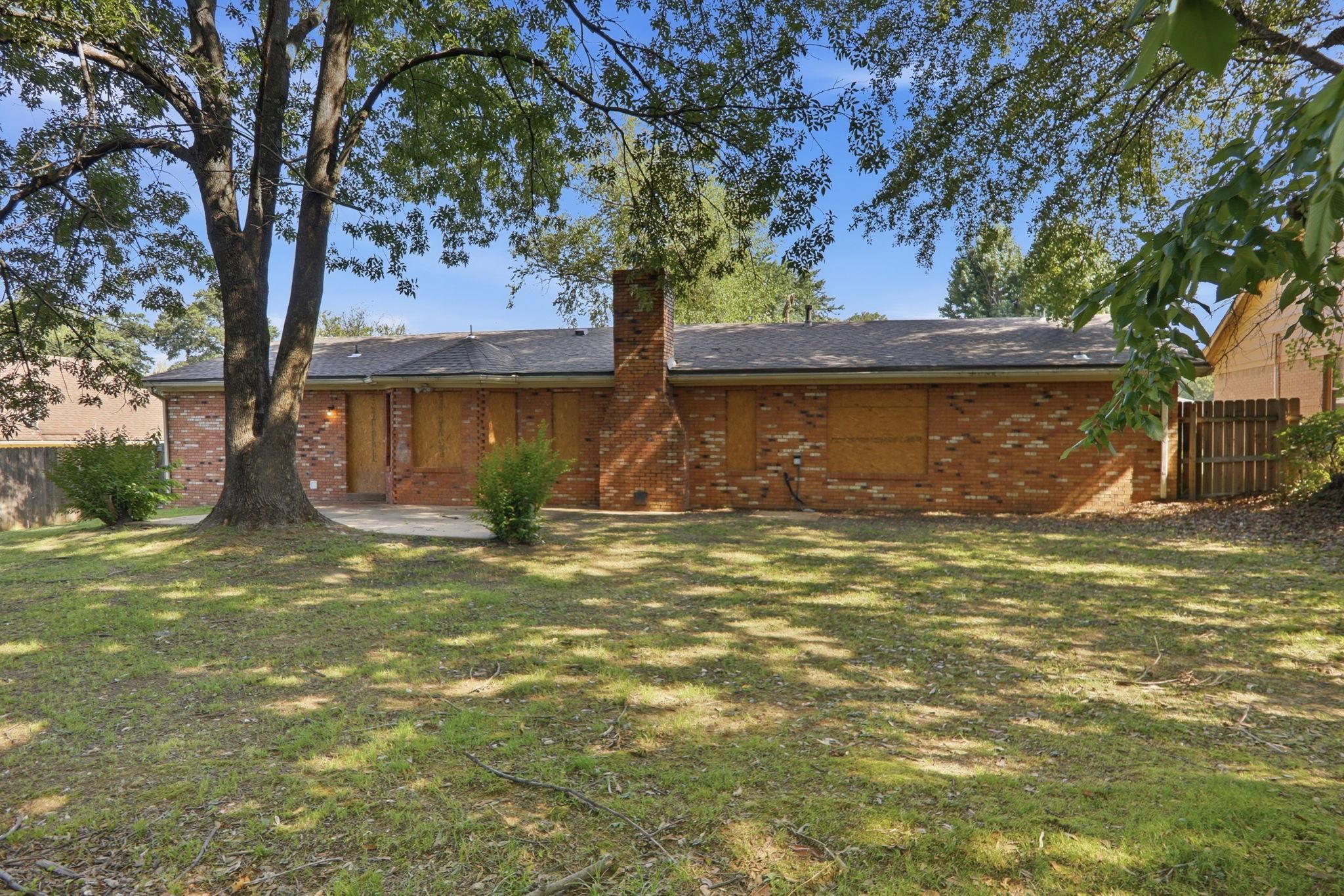 5697 Tulip Tree Dr Property Photo 7