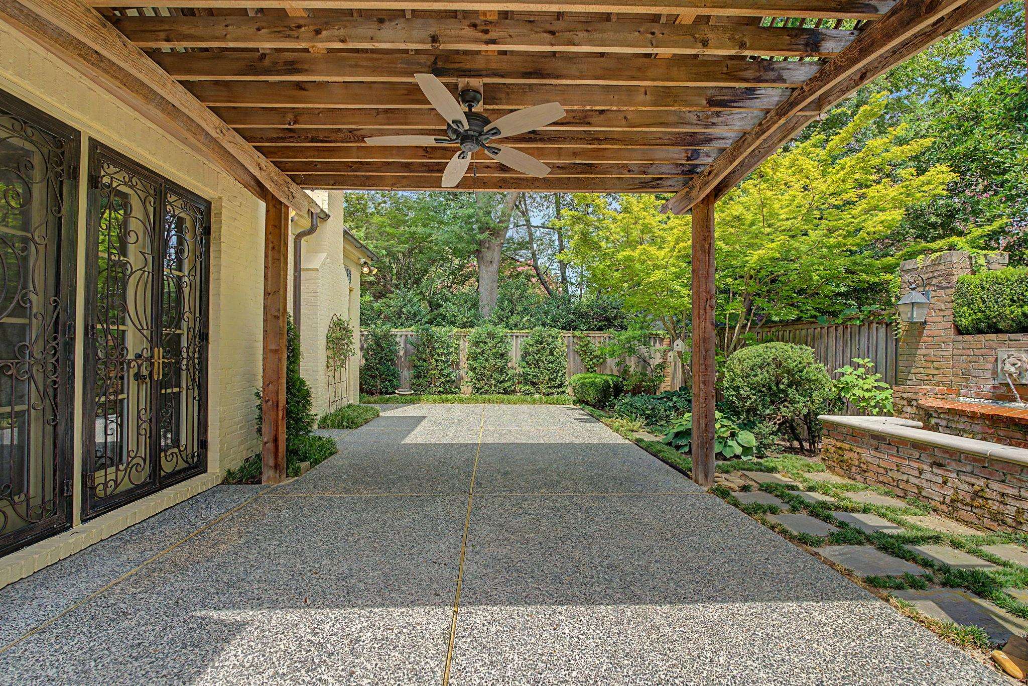 210 Lombardy Rd Property Photo 3