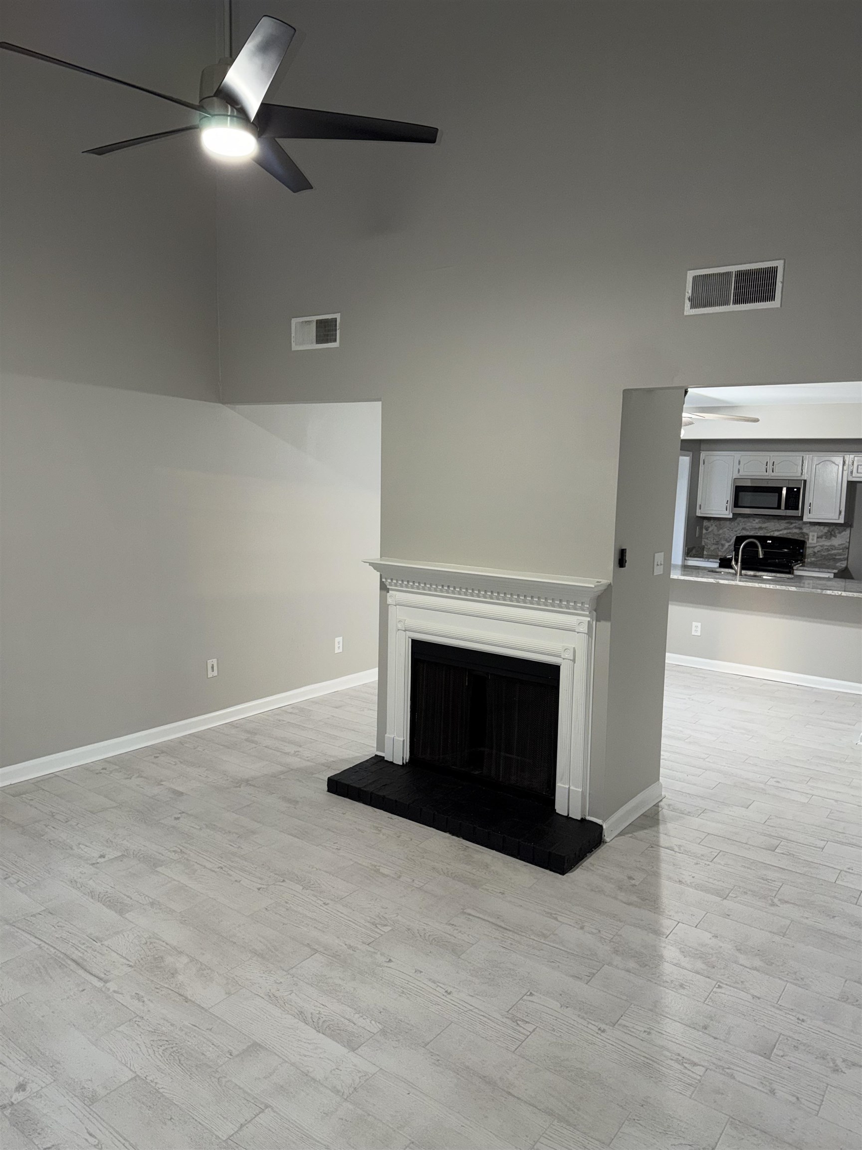 4834 Sturbridge Ln Property Photo 4