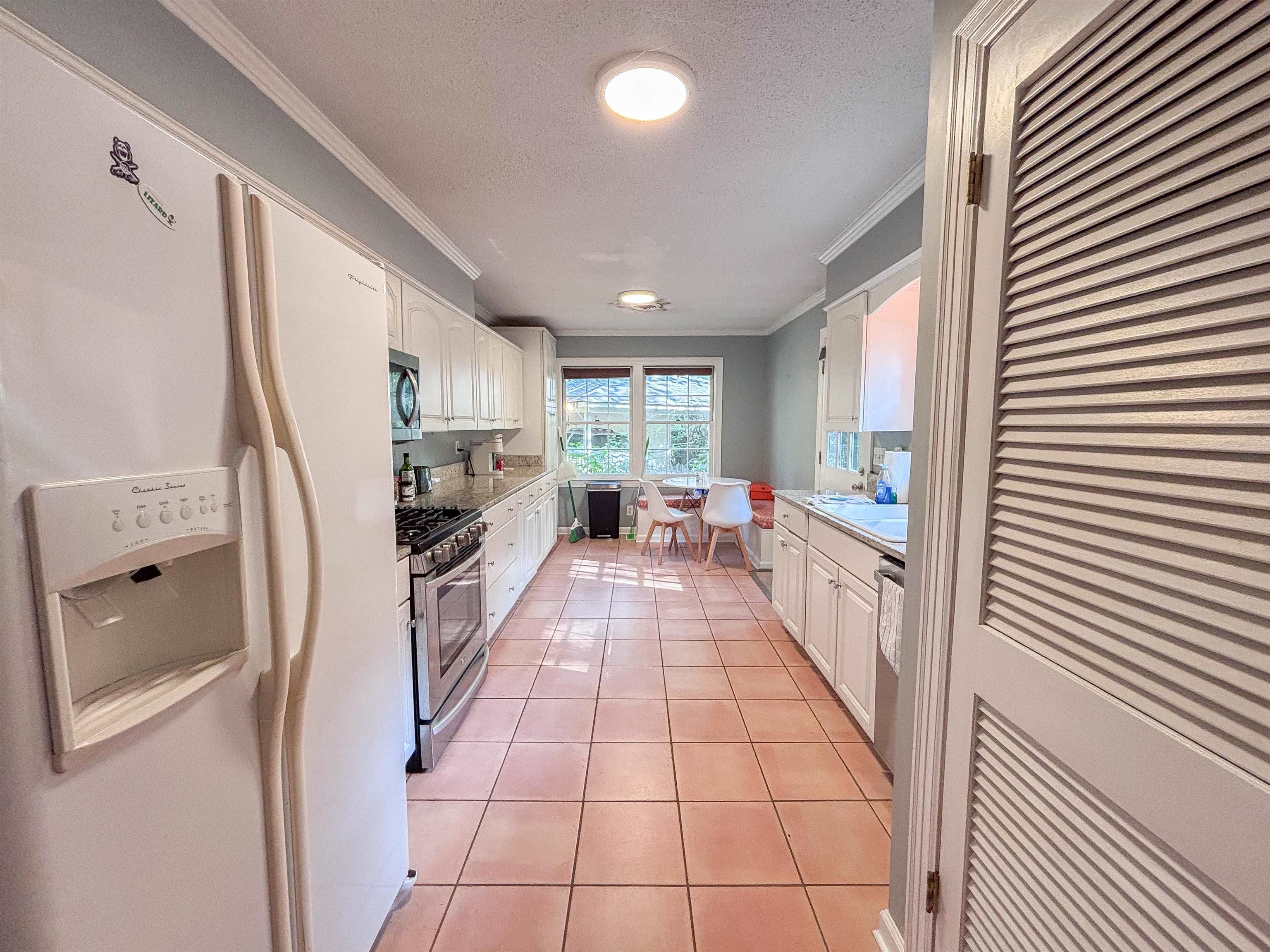 6249 Forest Grove Dr Property Photo 5