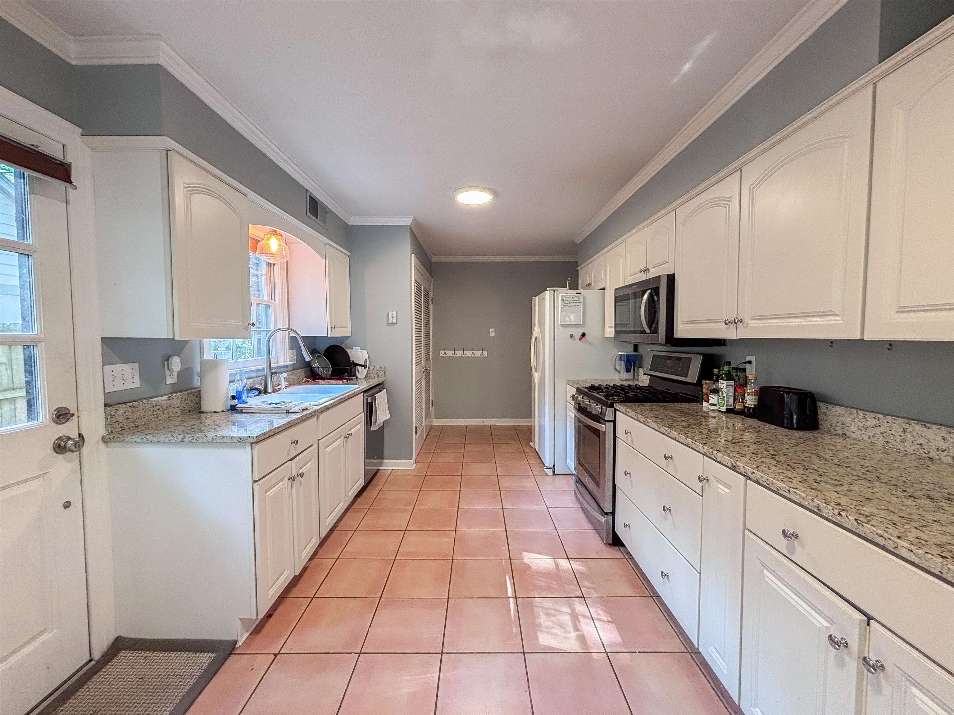 6249 Forest Grove Dr Property Photo 6
