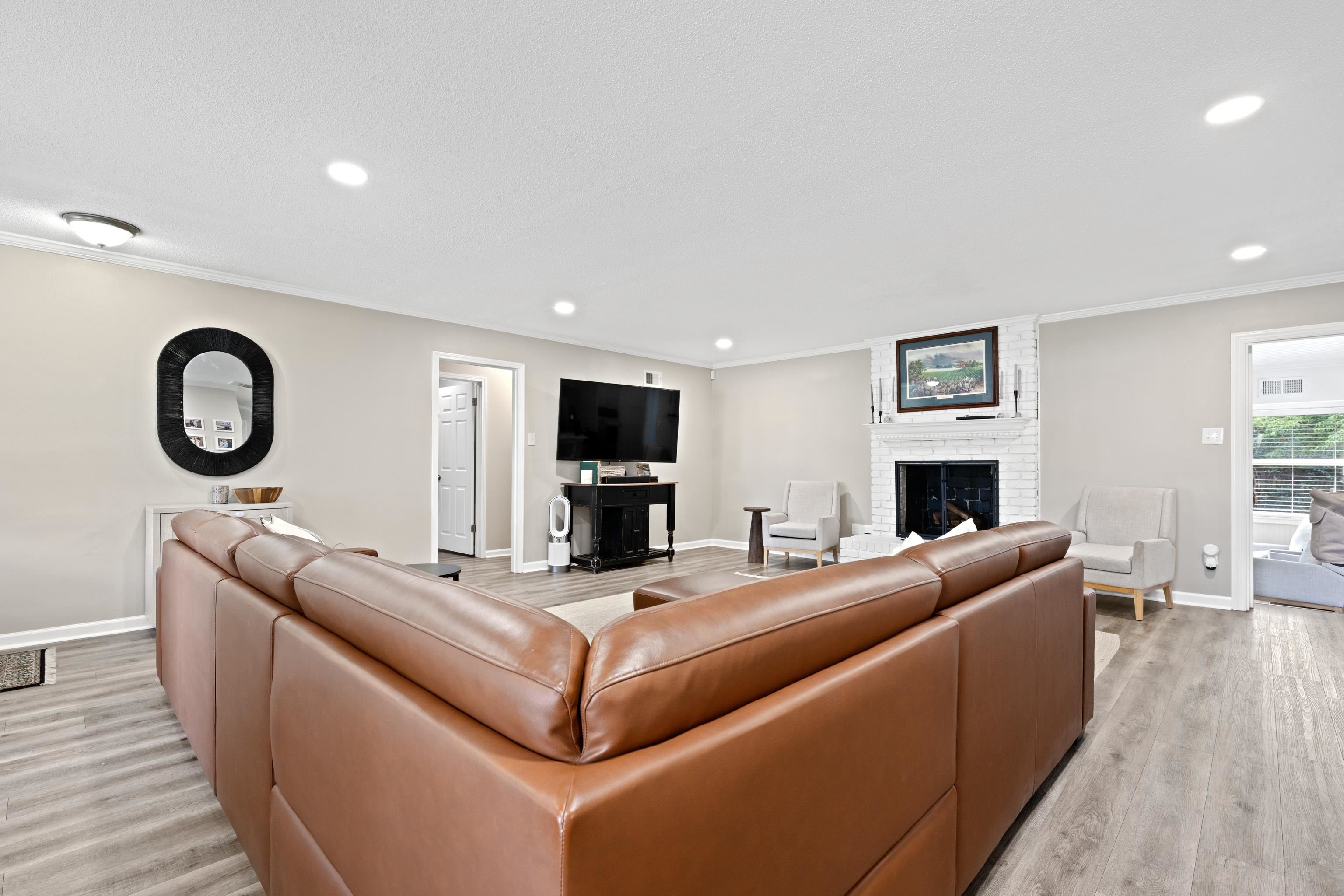 2487 Lynnfield Rd Property Photo 5