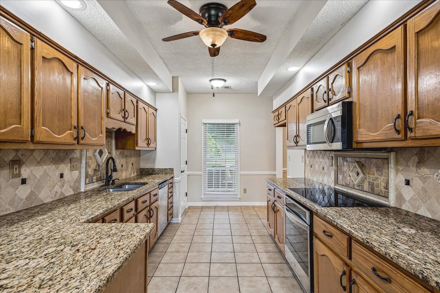 986 Heather Lake Dr Property Photo 11