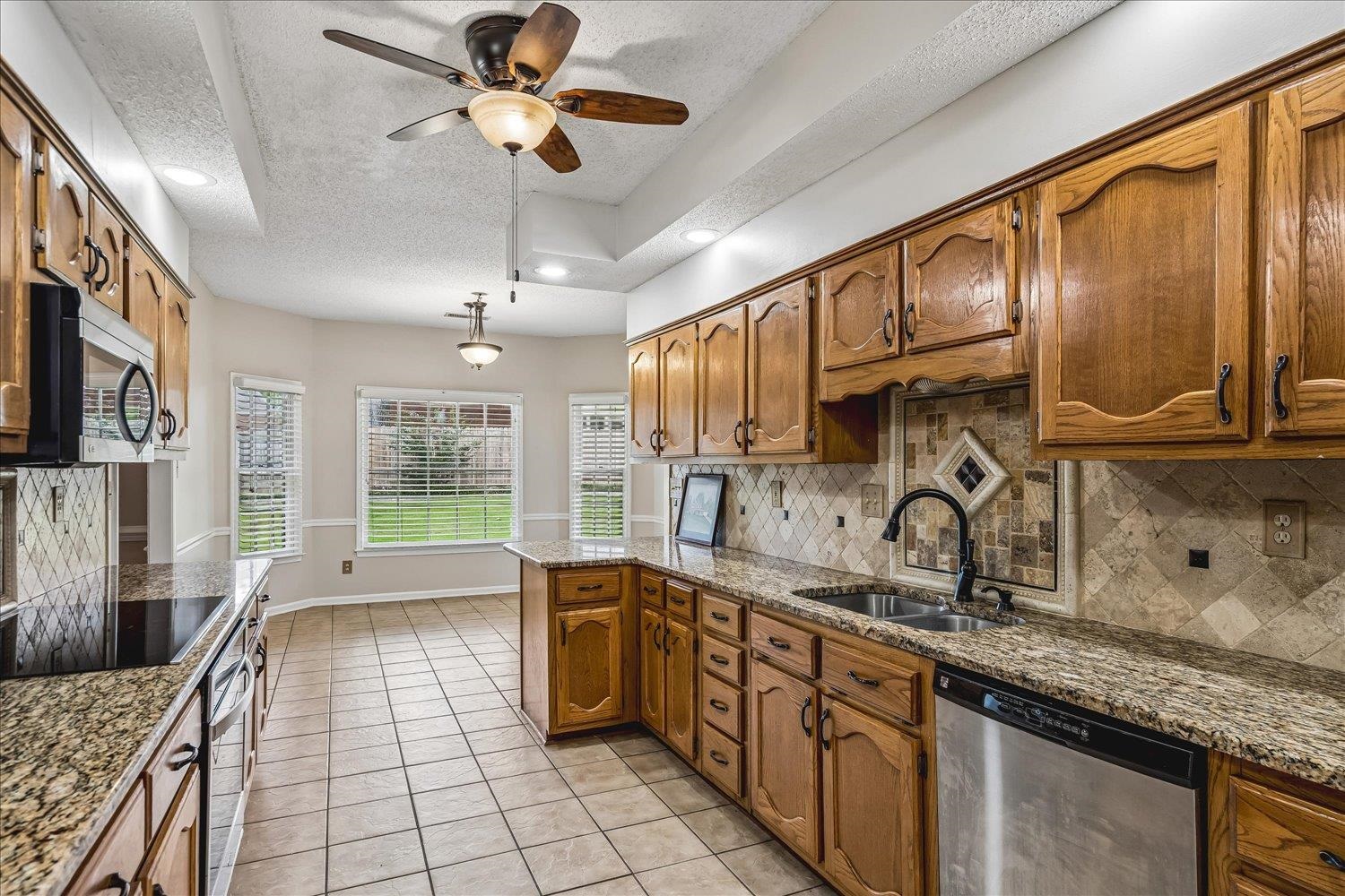 986 Heather Lake Dr Property Photo 12