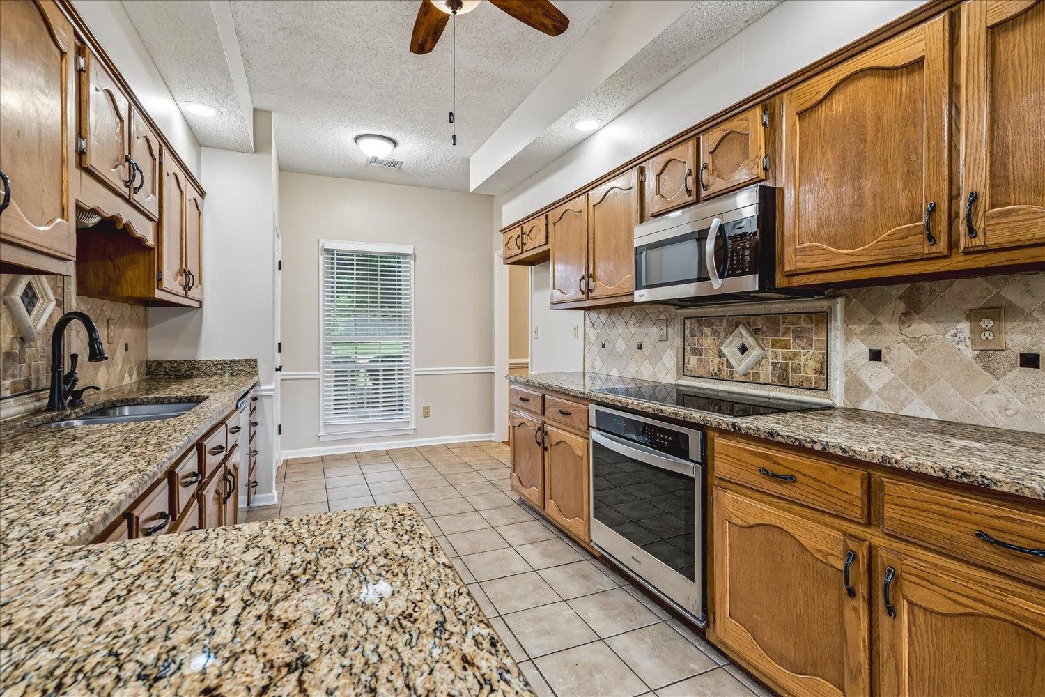 986 Heather Lake Dr Property Photo 14