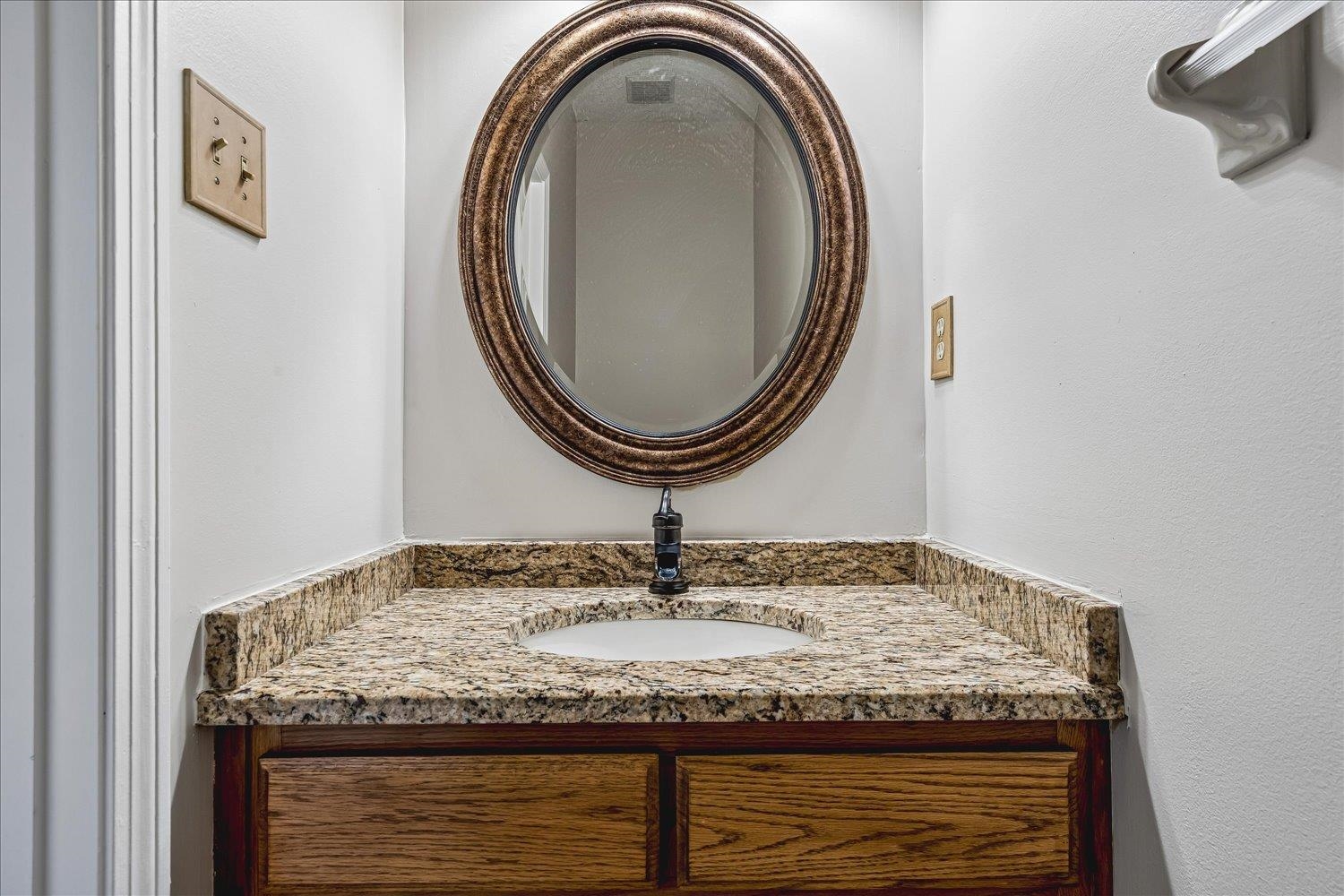 986 Heather Lake Dr Property Photo 17