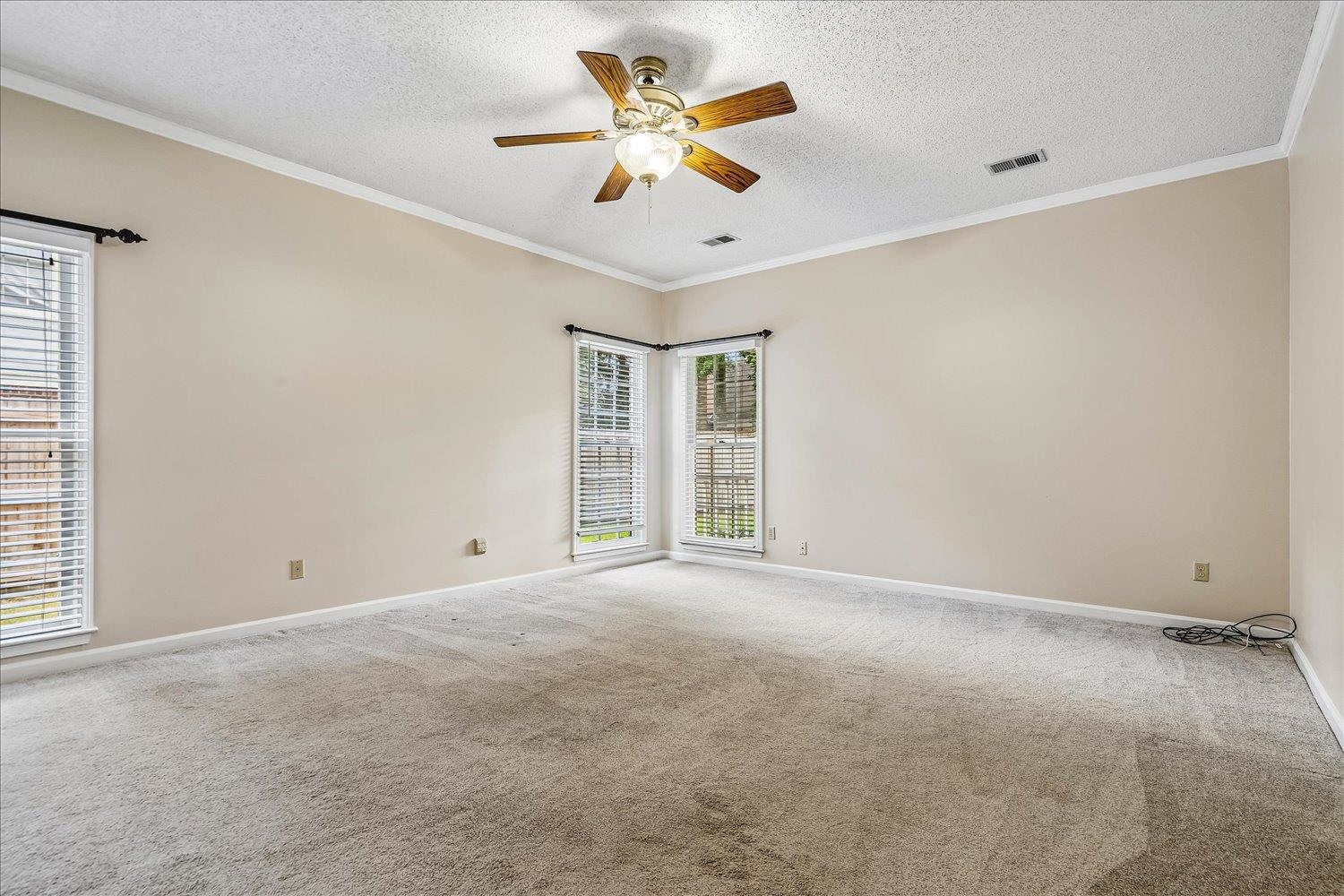 986 Heather Lake Dr Property Photo 18