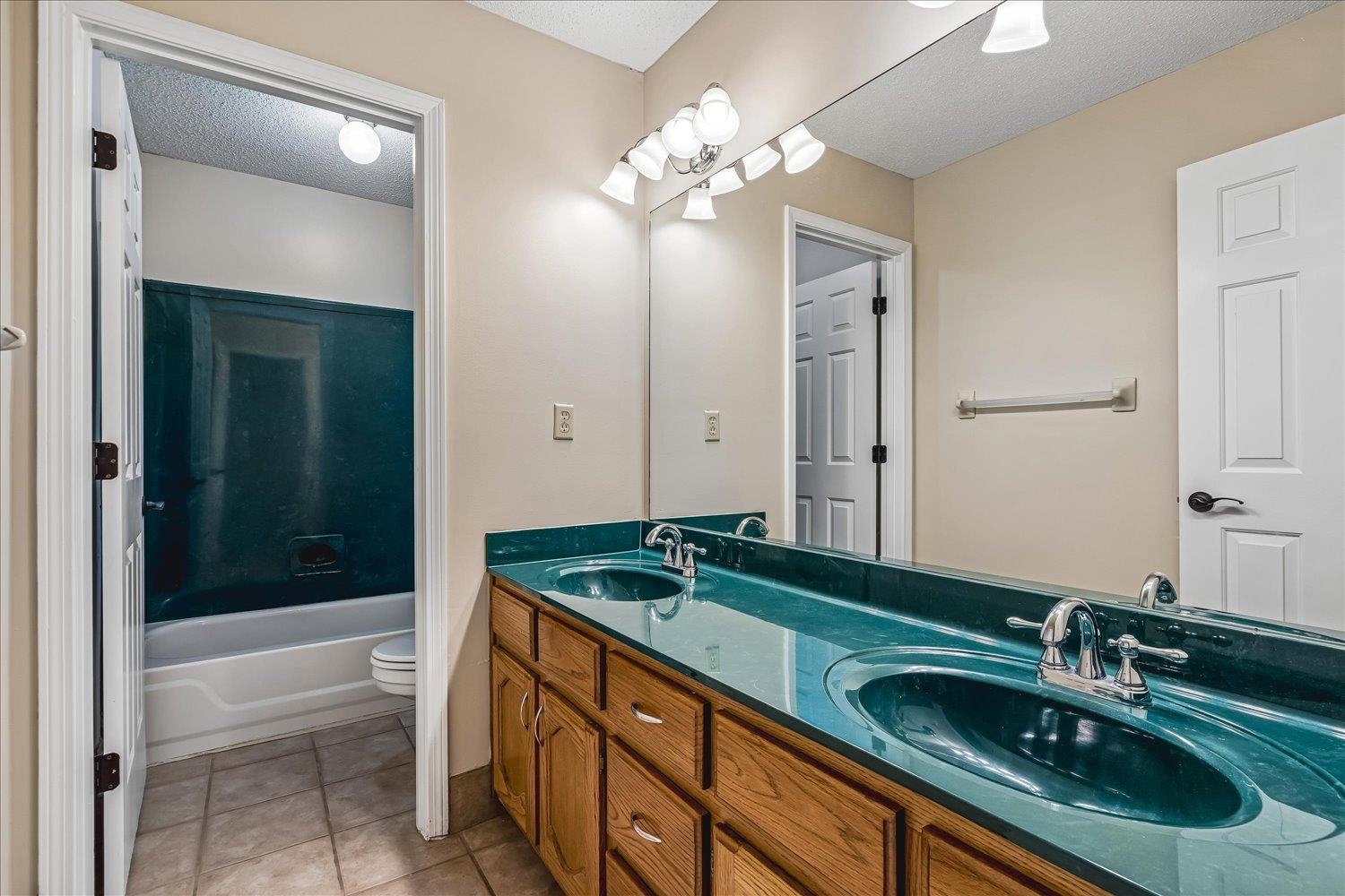 986 Heather Lake Dr Property Photo 24