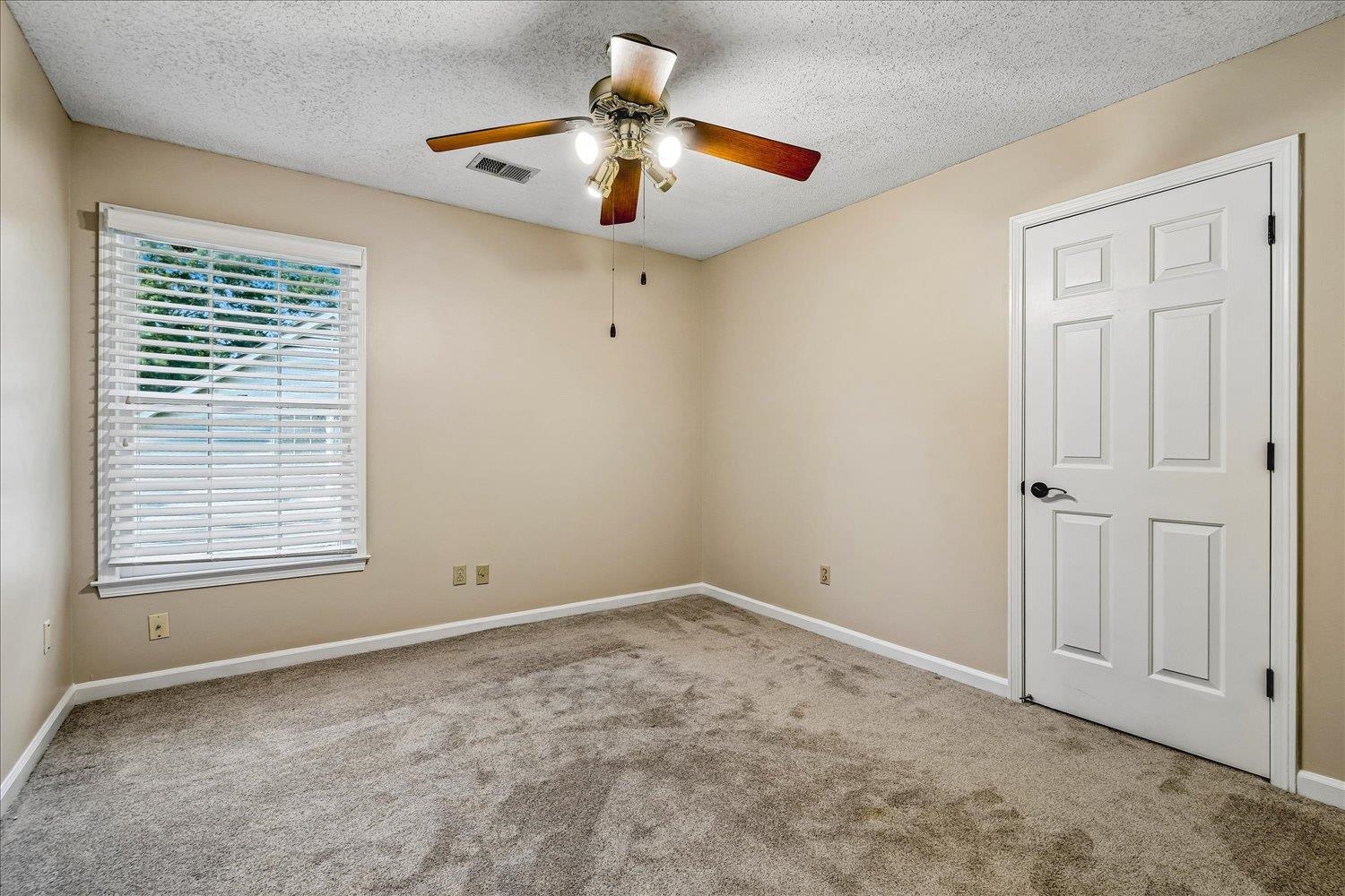 986 Heather Lake Dr Property Photo 25