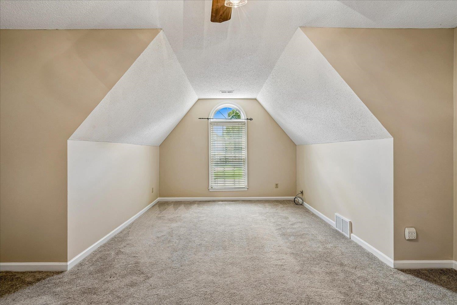 986 Heather Lake Dr Property Photo 28