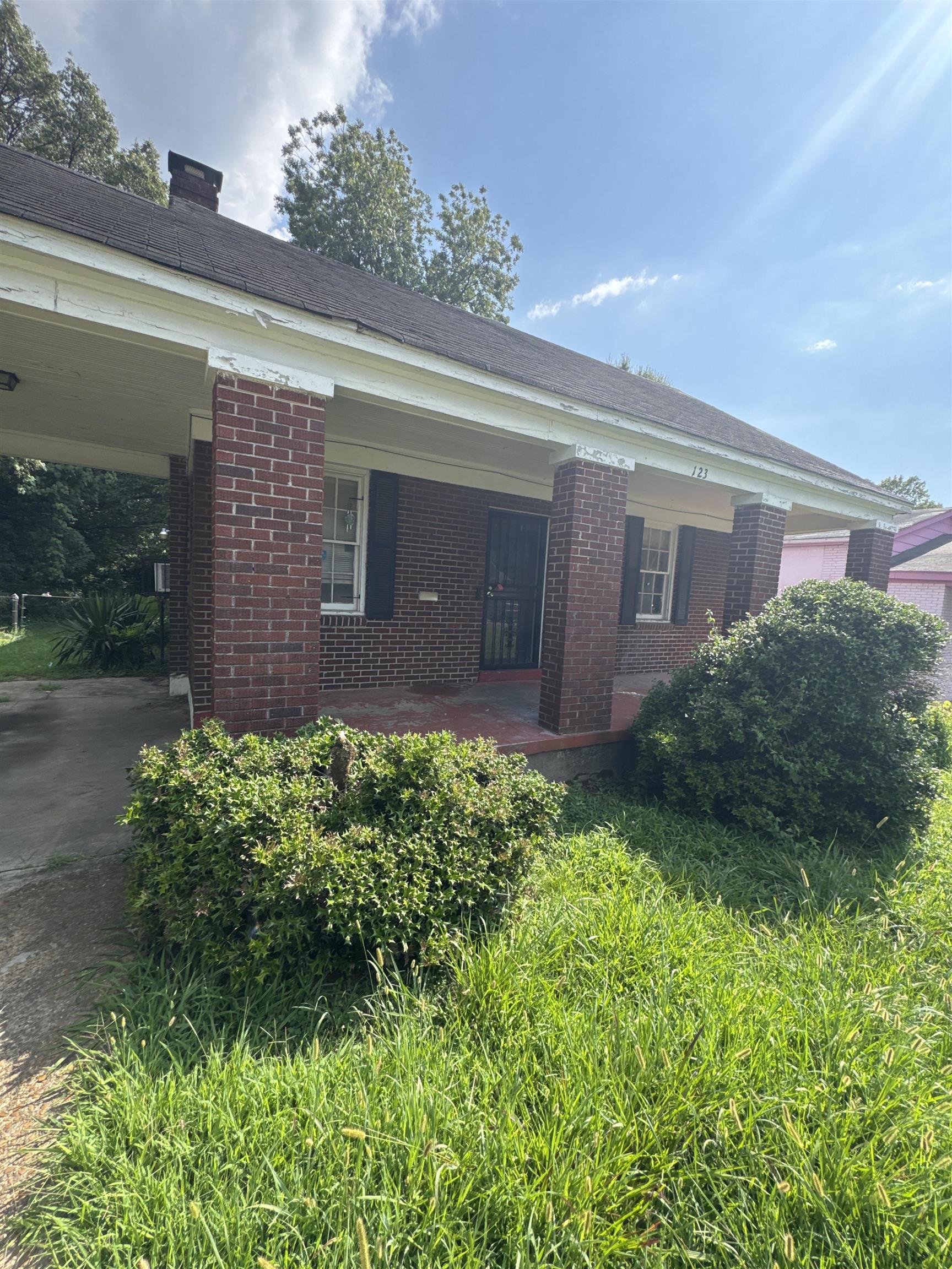 123 S Parkway Ave E Property Photo 2