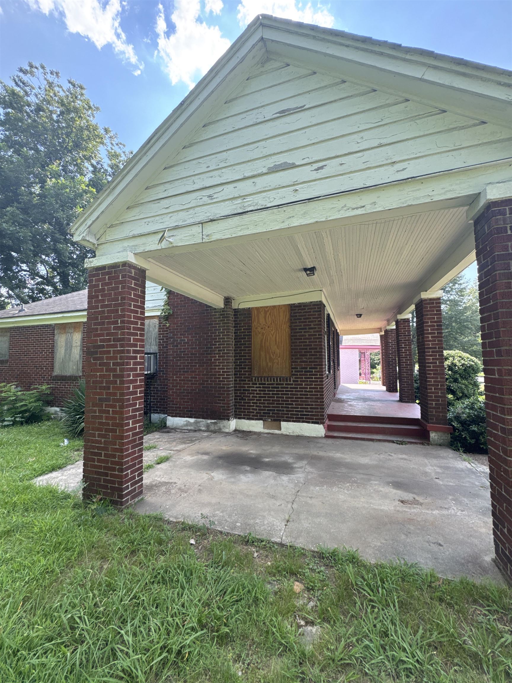 123 S Parkway Ave E Property Photo 3