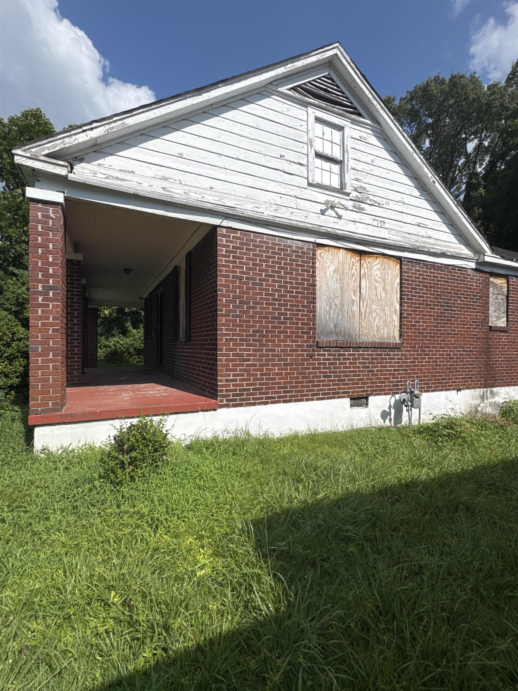 123 S Parkway Ave E Property Photo 7