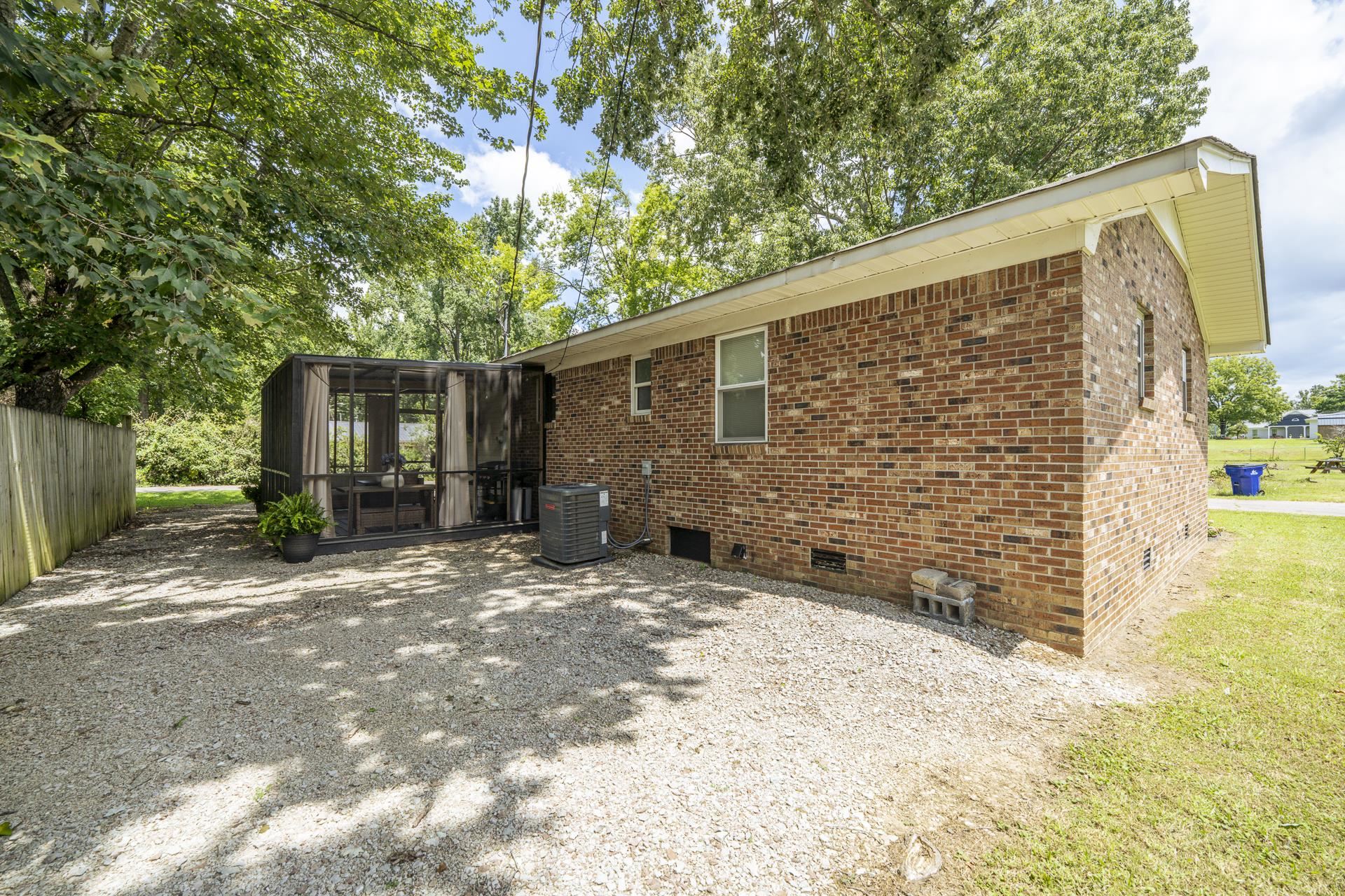 110 Lake Cir Property Photo 11