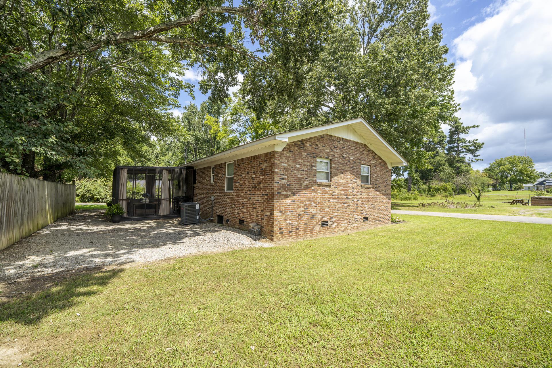 110 Lake Cir Property Photo 12