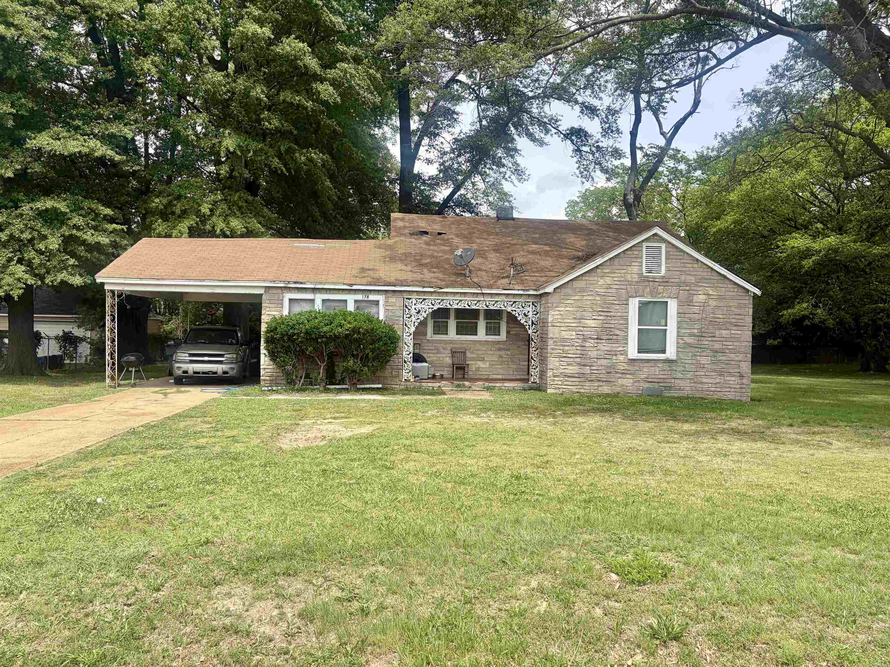178 E Peebles Rd Property Photo 2