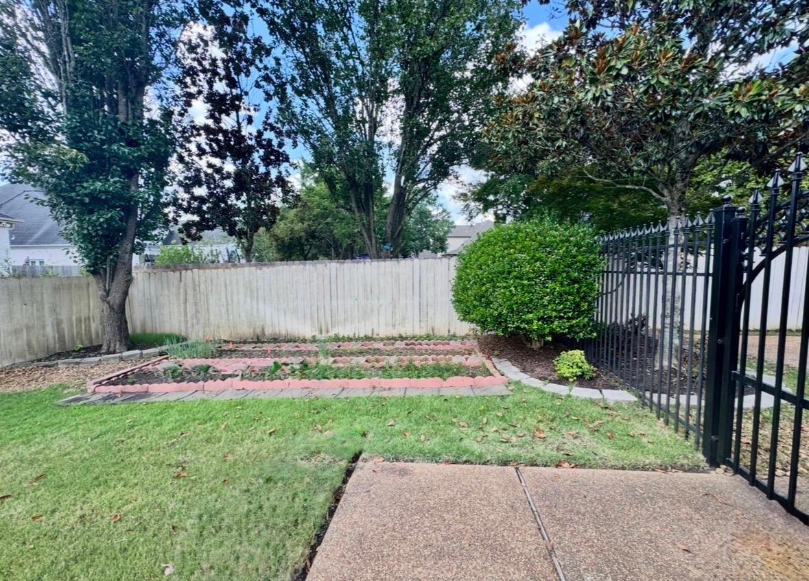 1766 Dickens Cv Property Photo 24