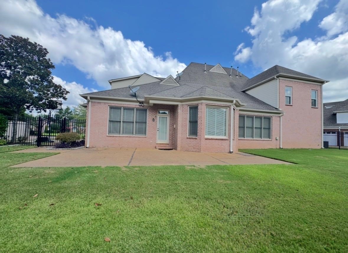 1766 Dickens Cv Property Photo 25