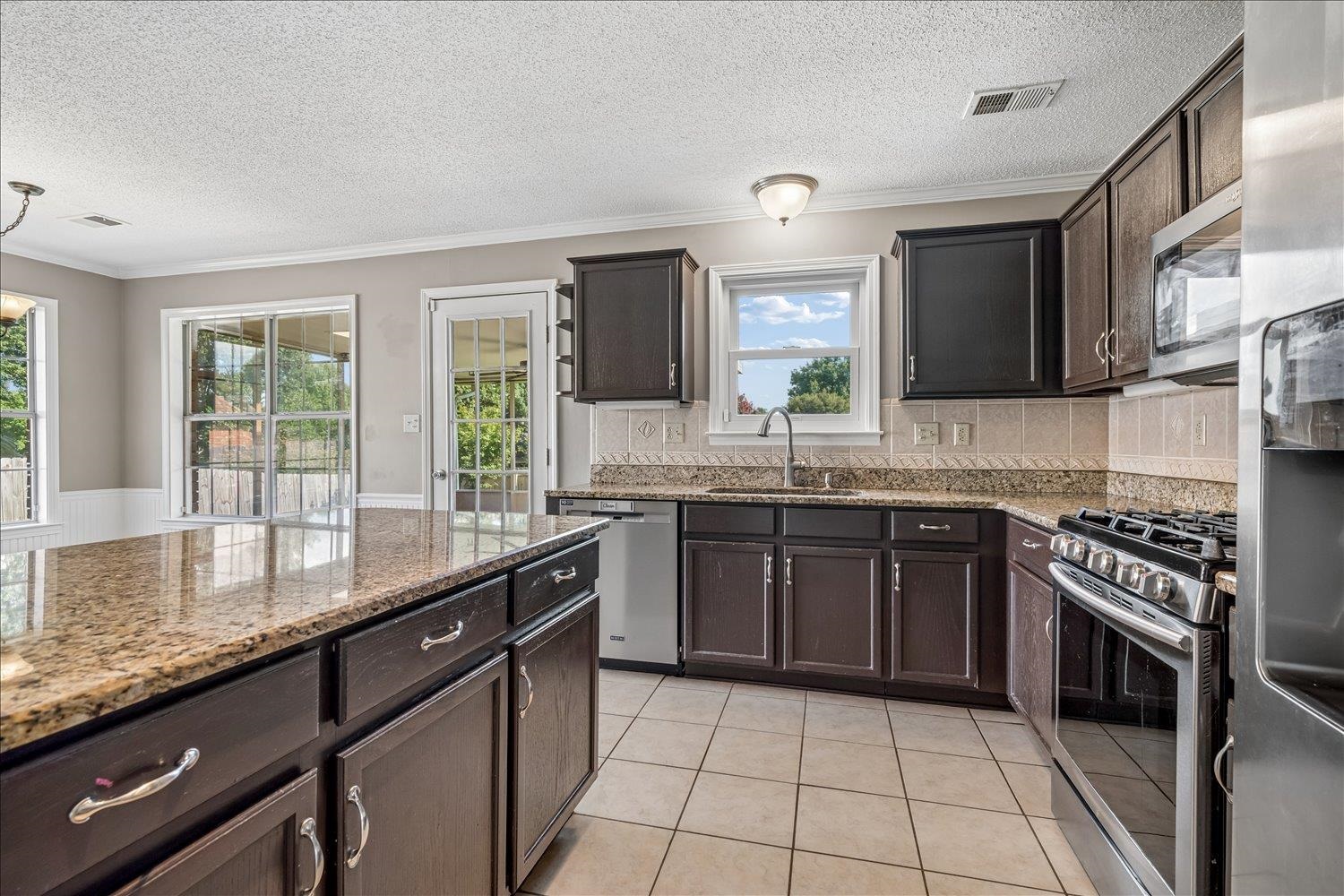 6075 Daybreak Dr Property Photo 18