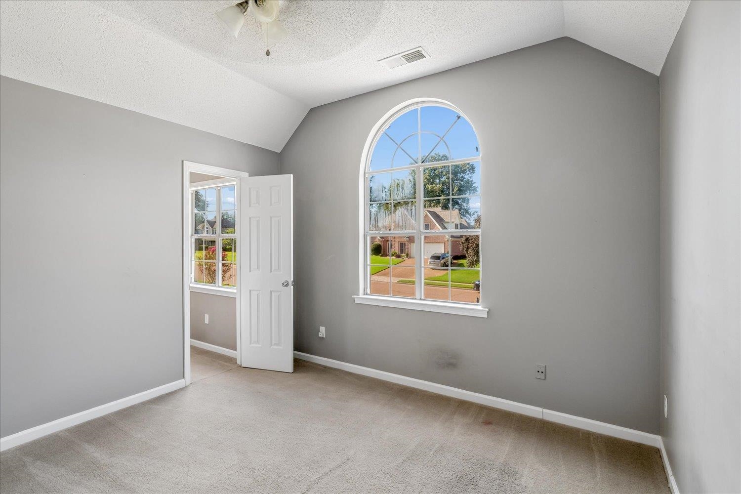 6075 Daybreak Dr Property Photo 23