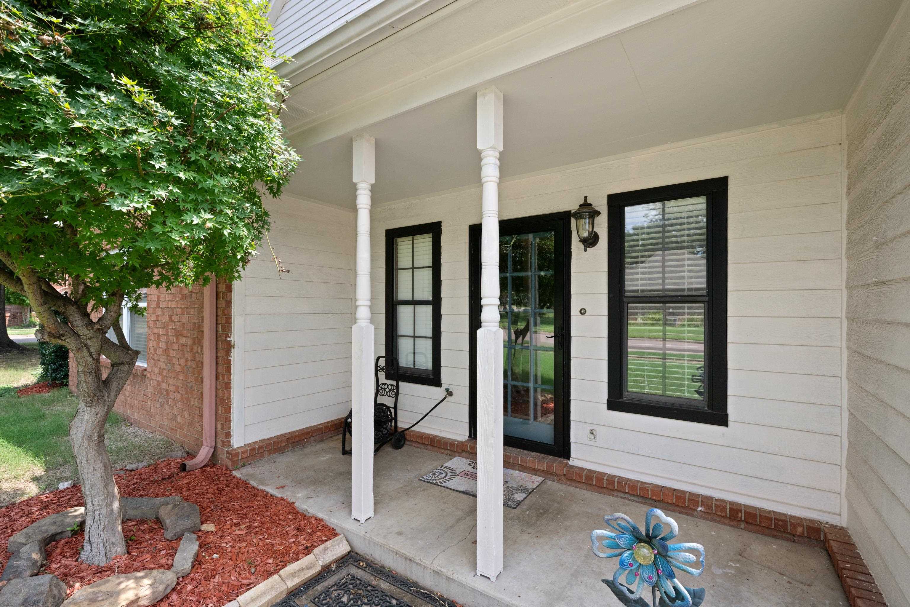 6117 Yorkhill Dr Property Photo 2