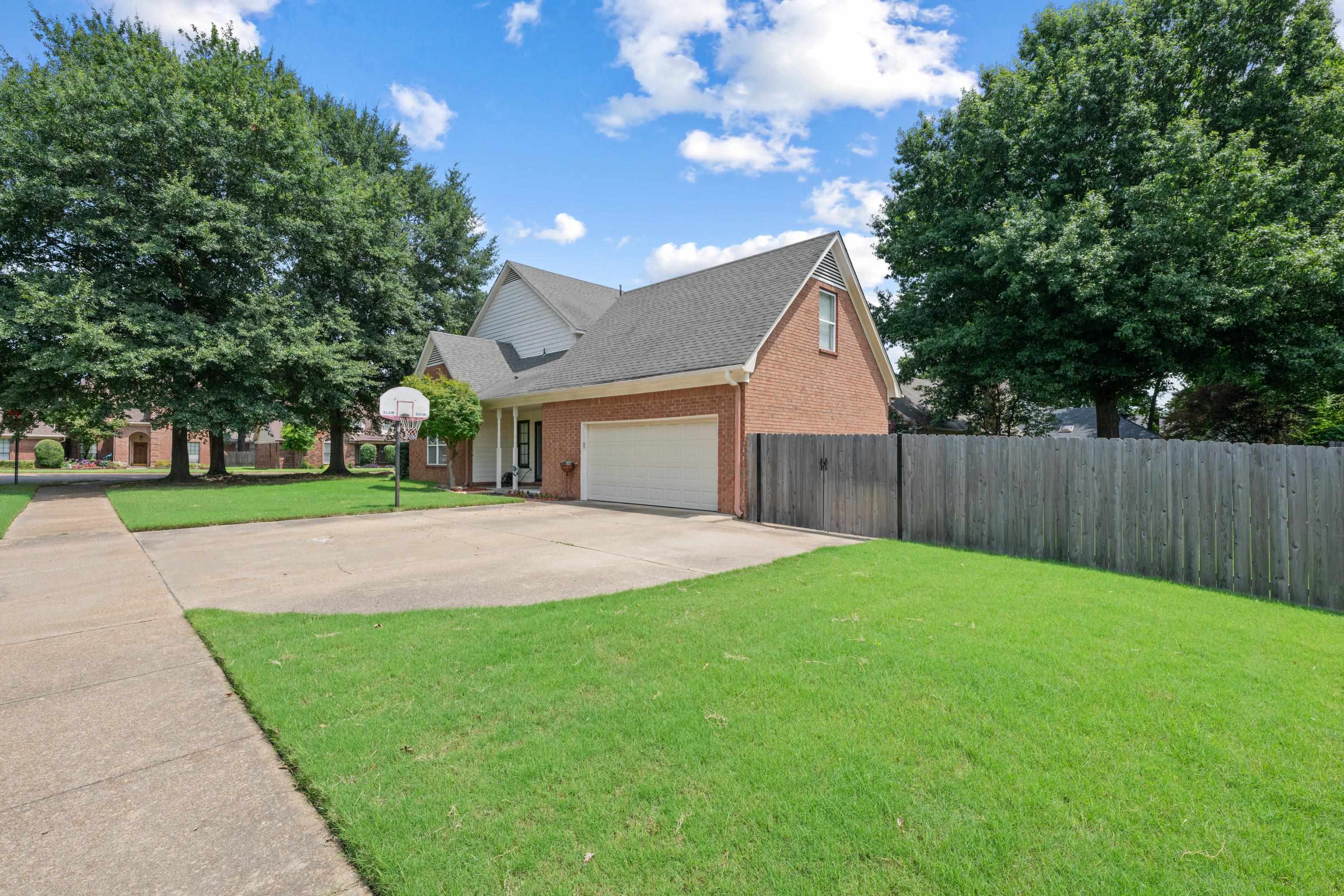 6117 Yorkhill Dr Property Photo 3